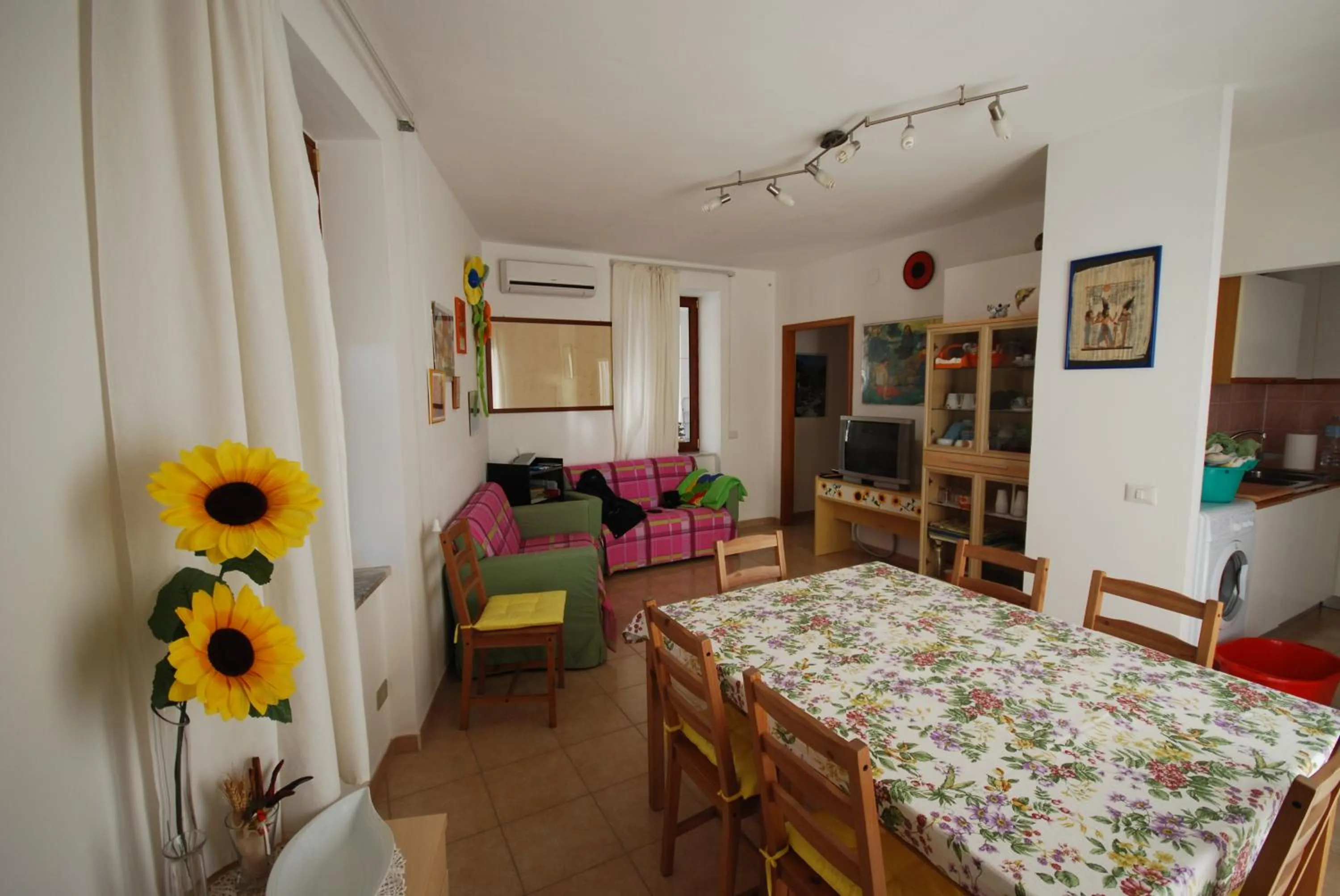 Communal lounge/ TV room in Babbai Giommi