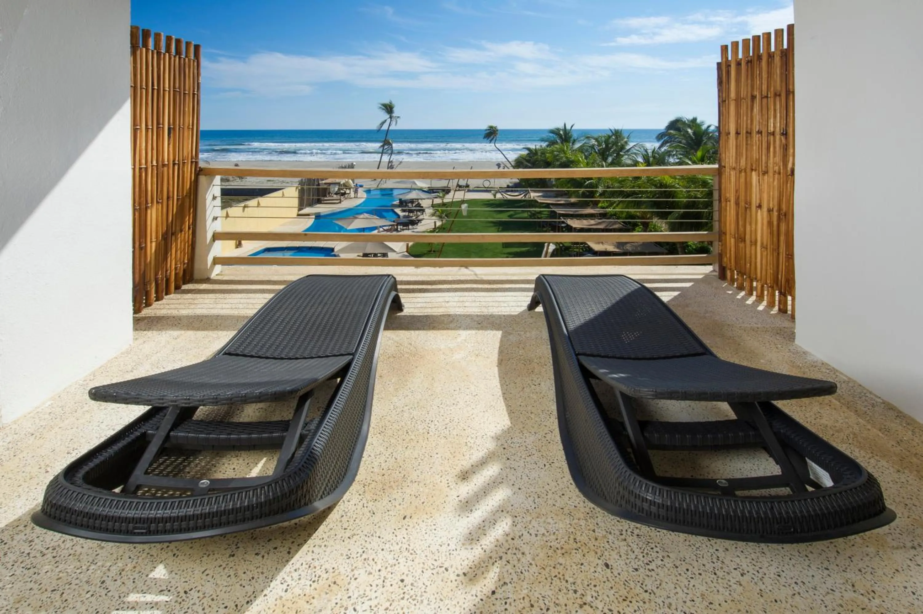 Balcony/Terrace in Mishol Bodas Hotel & Beach Club Acapulco Diamante