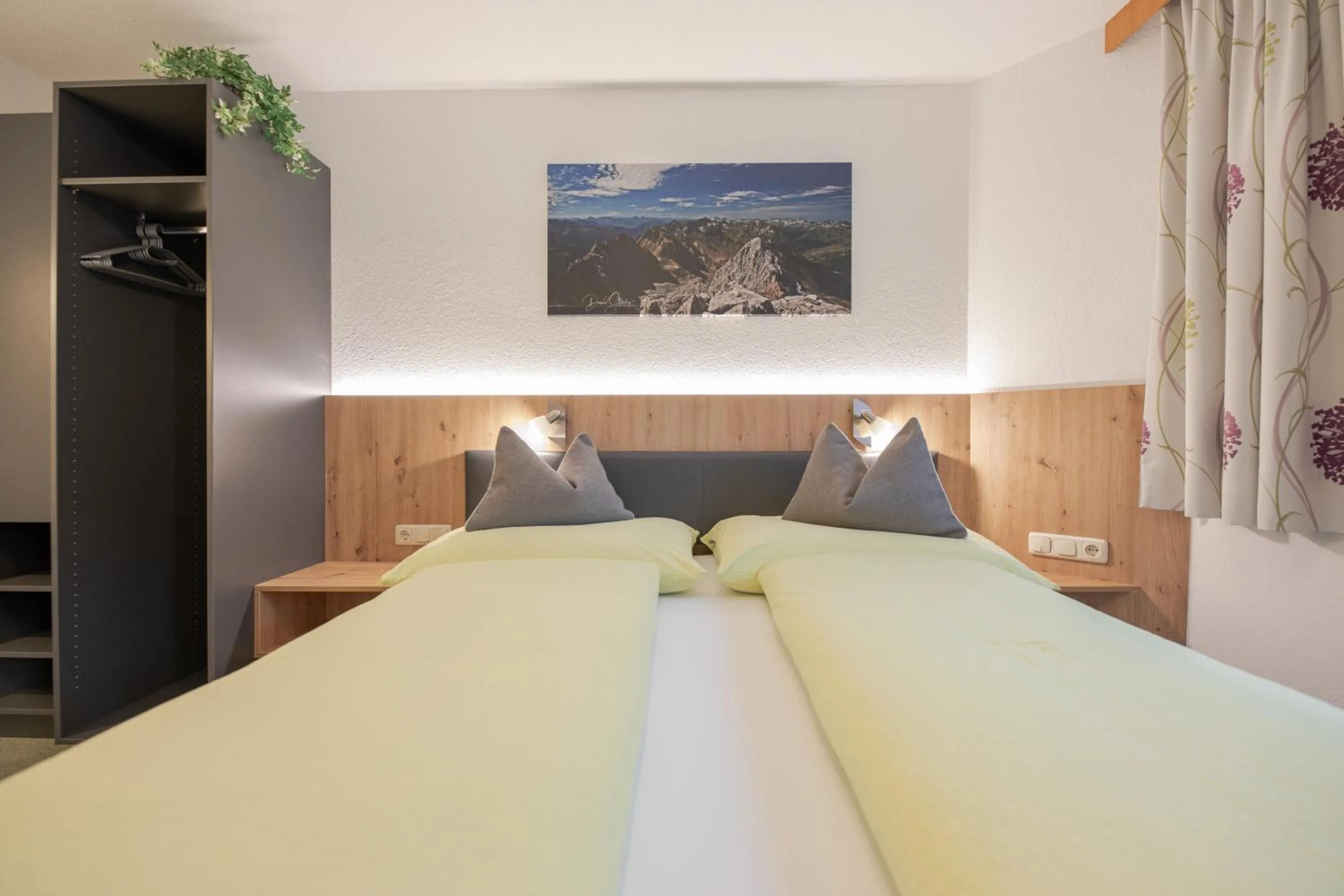 Photo of the whole room, Bed in Haus Markus Strolz