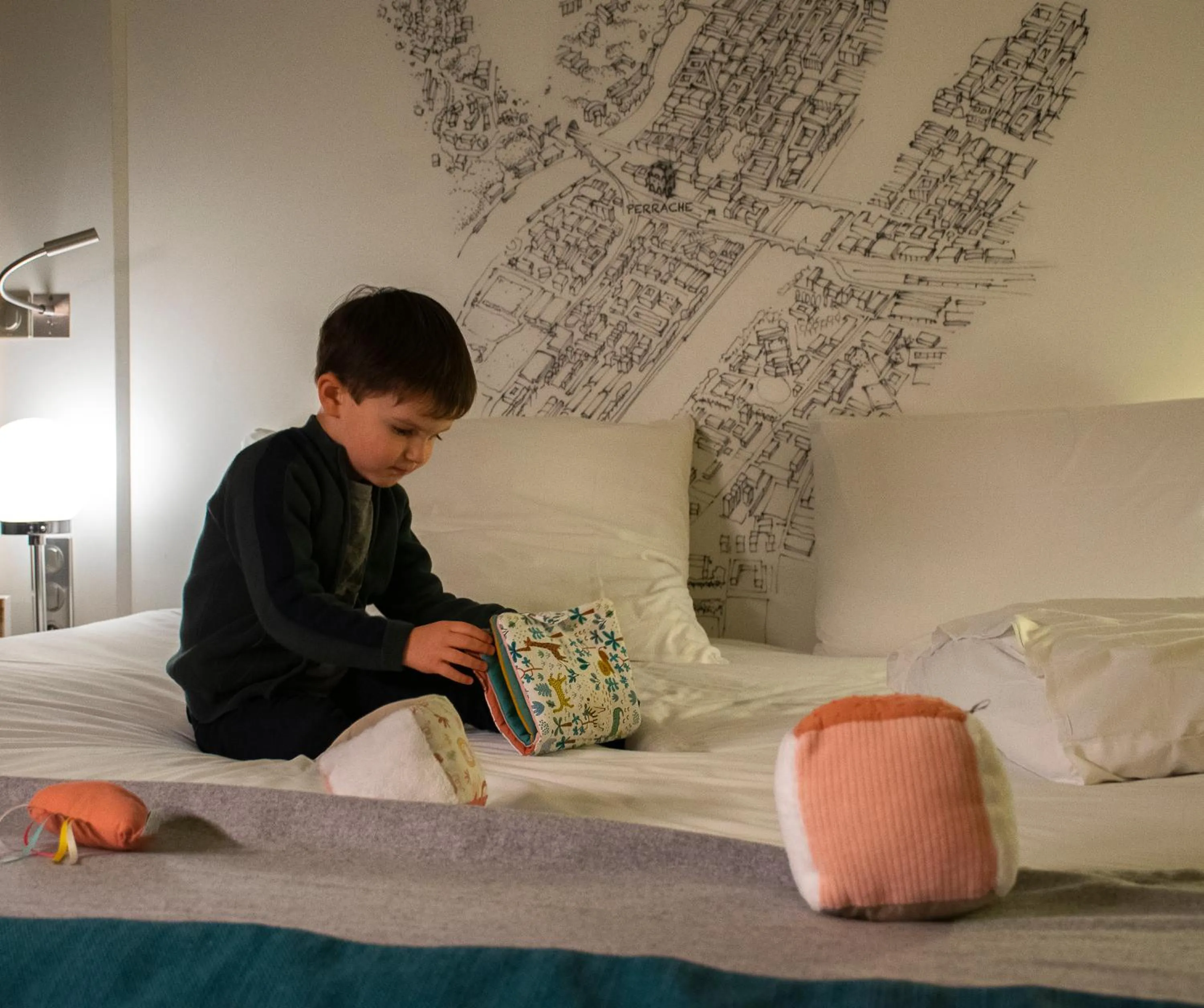 Bed in Mercure Lyon Centre Château Perrache