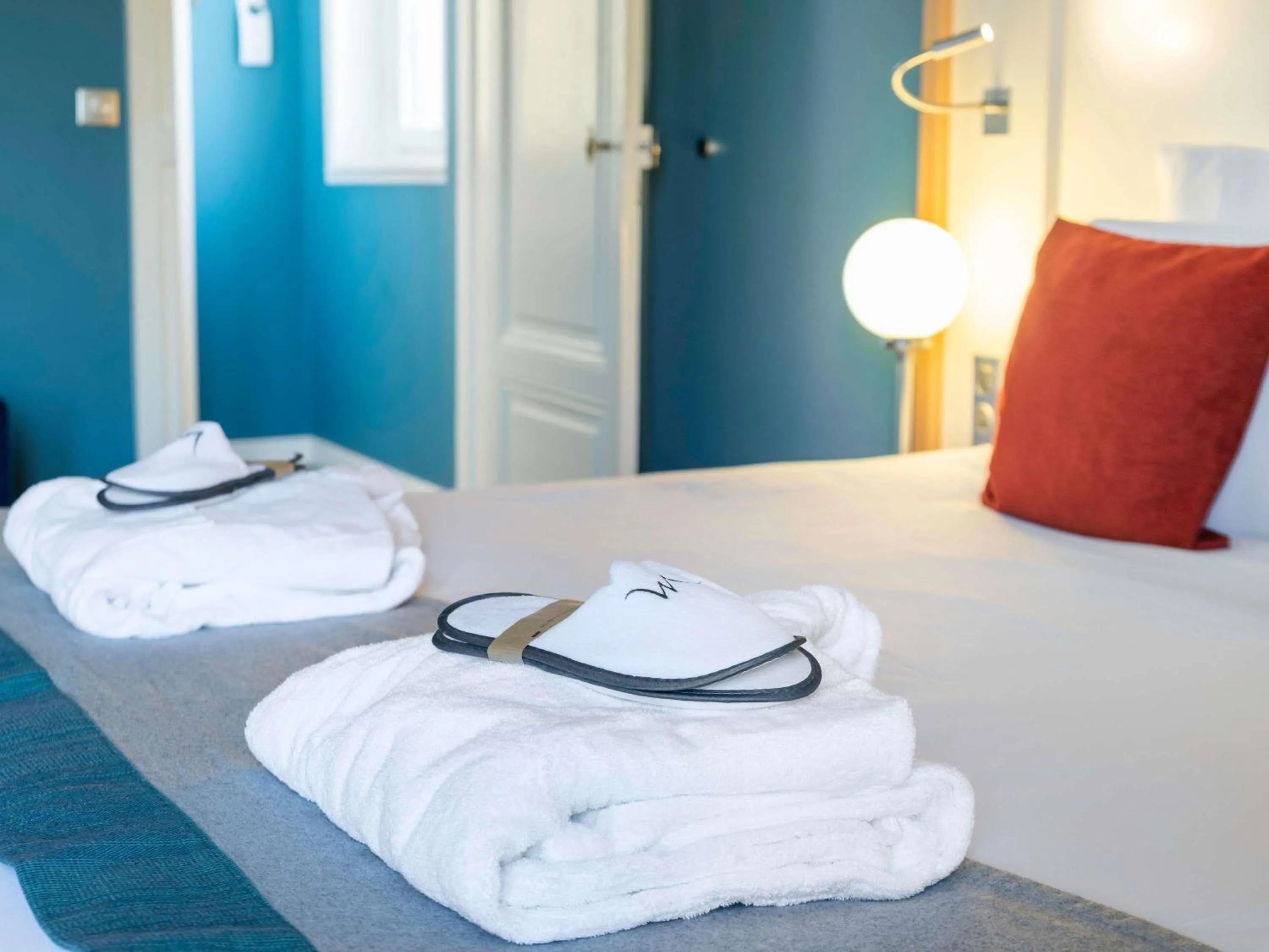 Bedroom, Bed in Mercure Lyon Centre Château Perrache