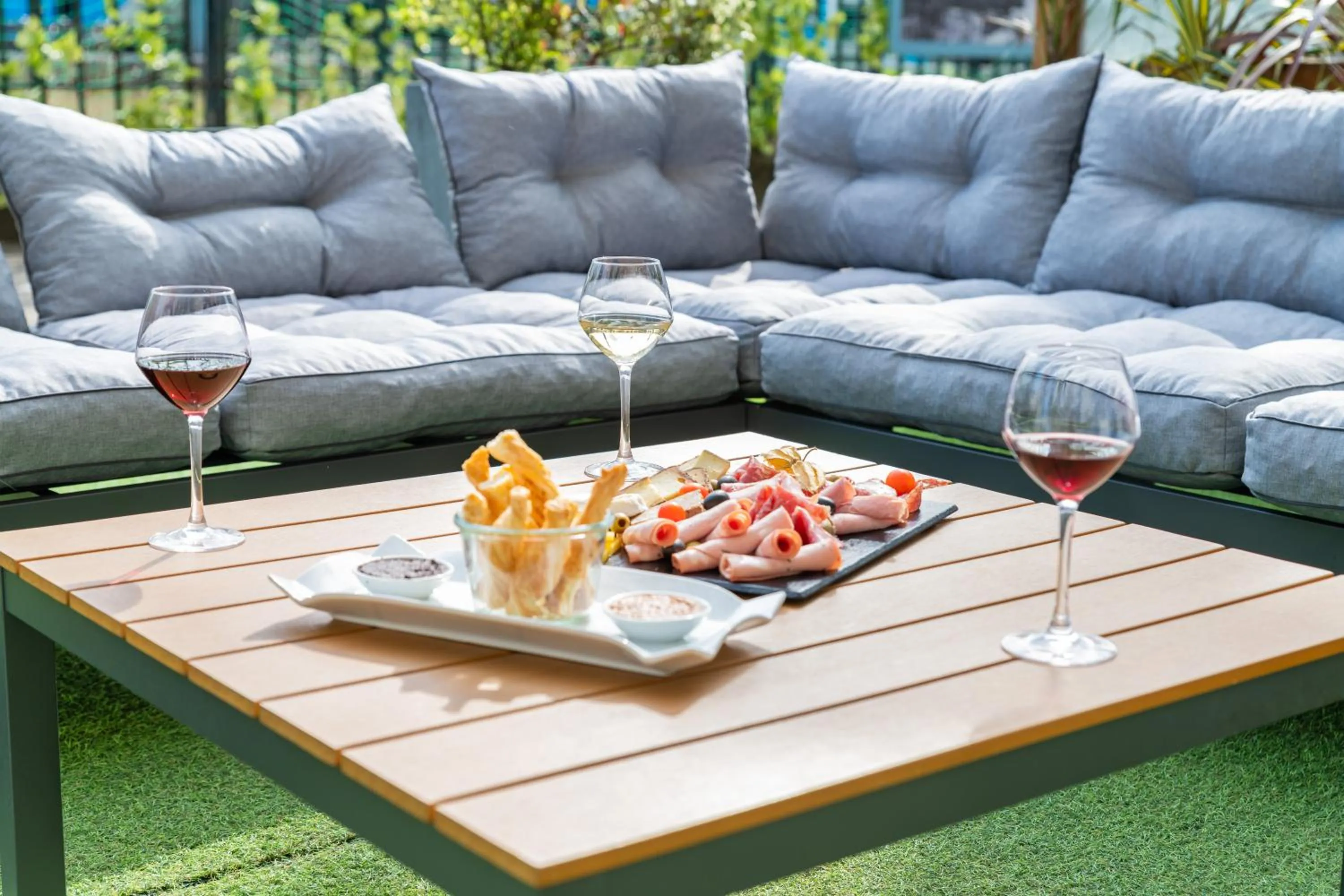 Patio in Mercure Lyon Centre Château Perrache