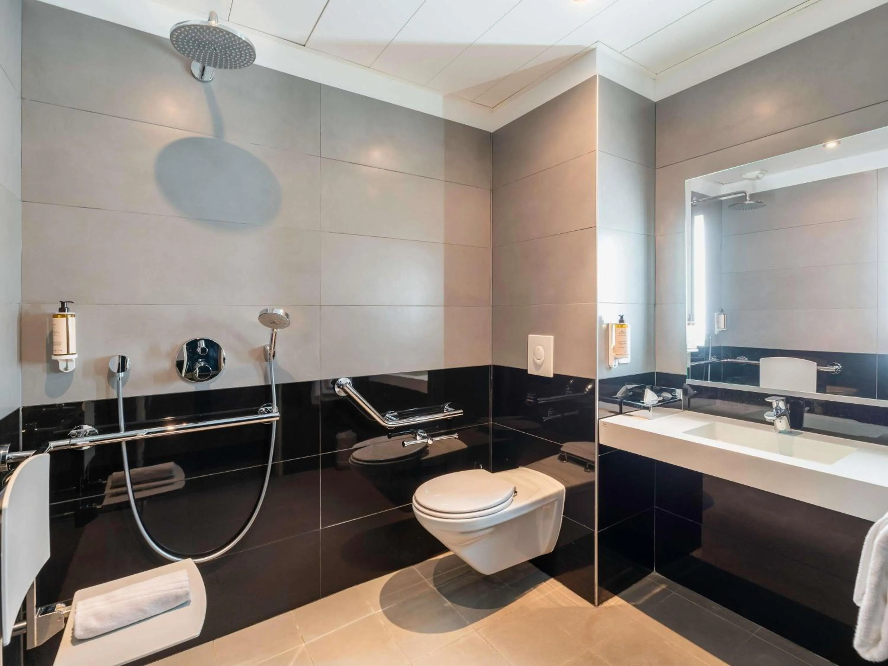 Bedroom in Mercure Lyon Centre Château Perrache