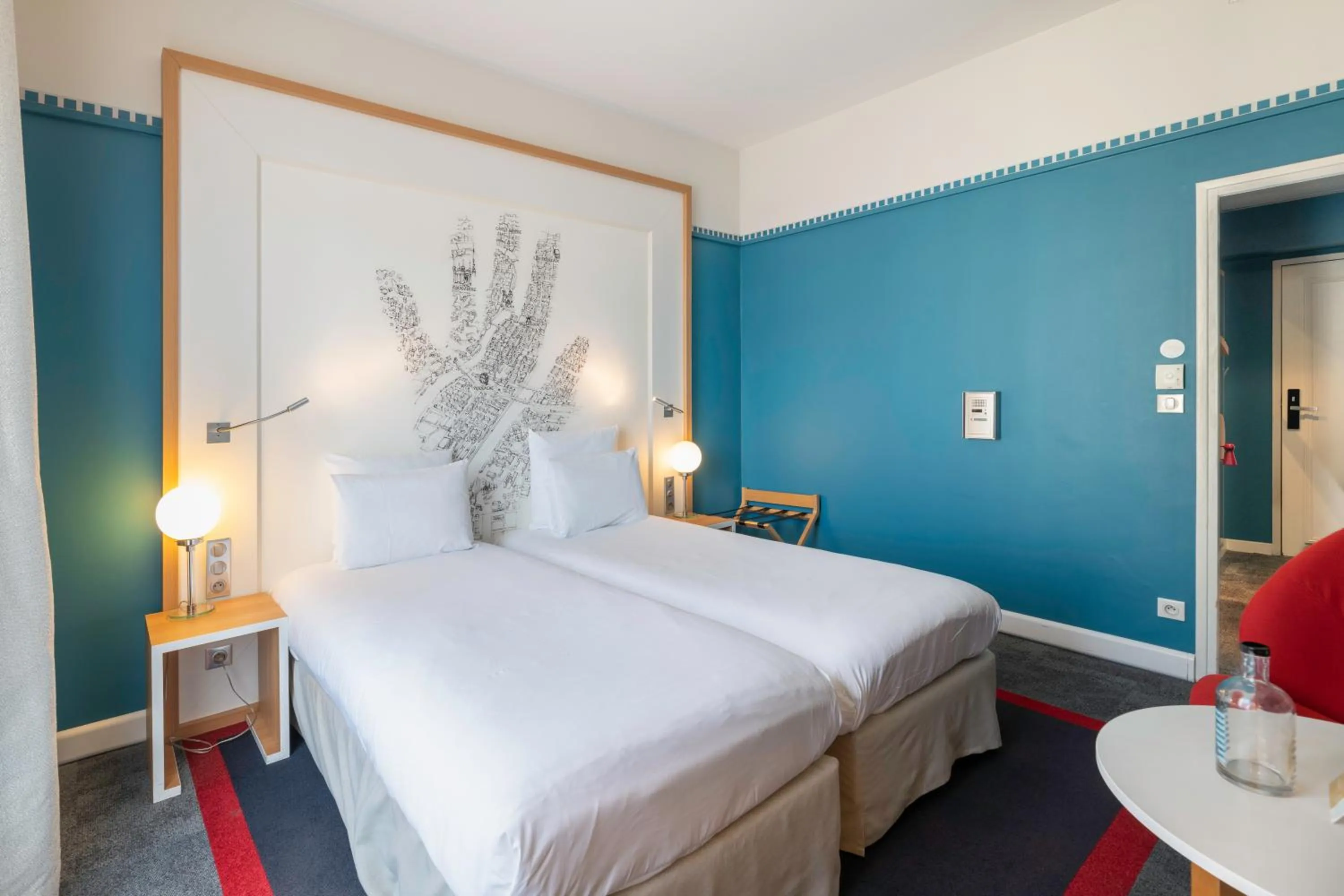 Photo of the whole room, Bed in Mercure Lyon Centre Château Perrache