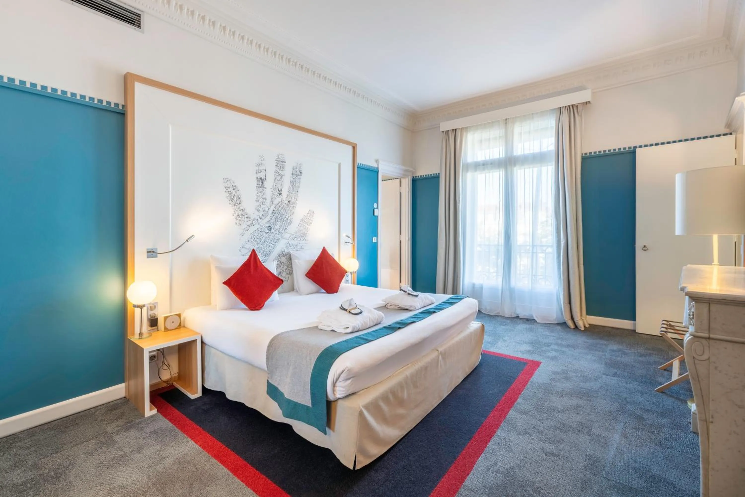 Photo of the whole room, Bed in Mercure Lyon Centre Château Perrache