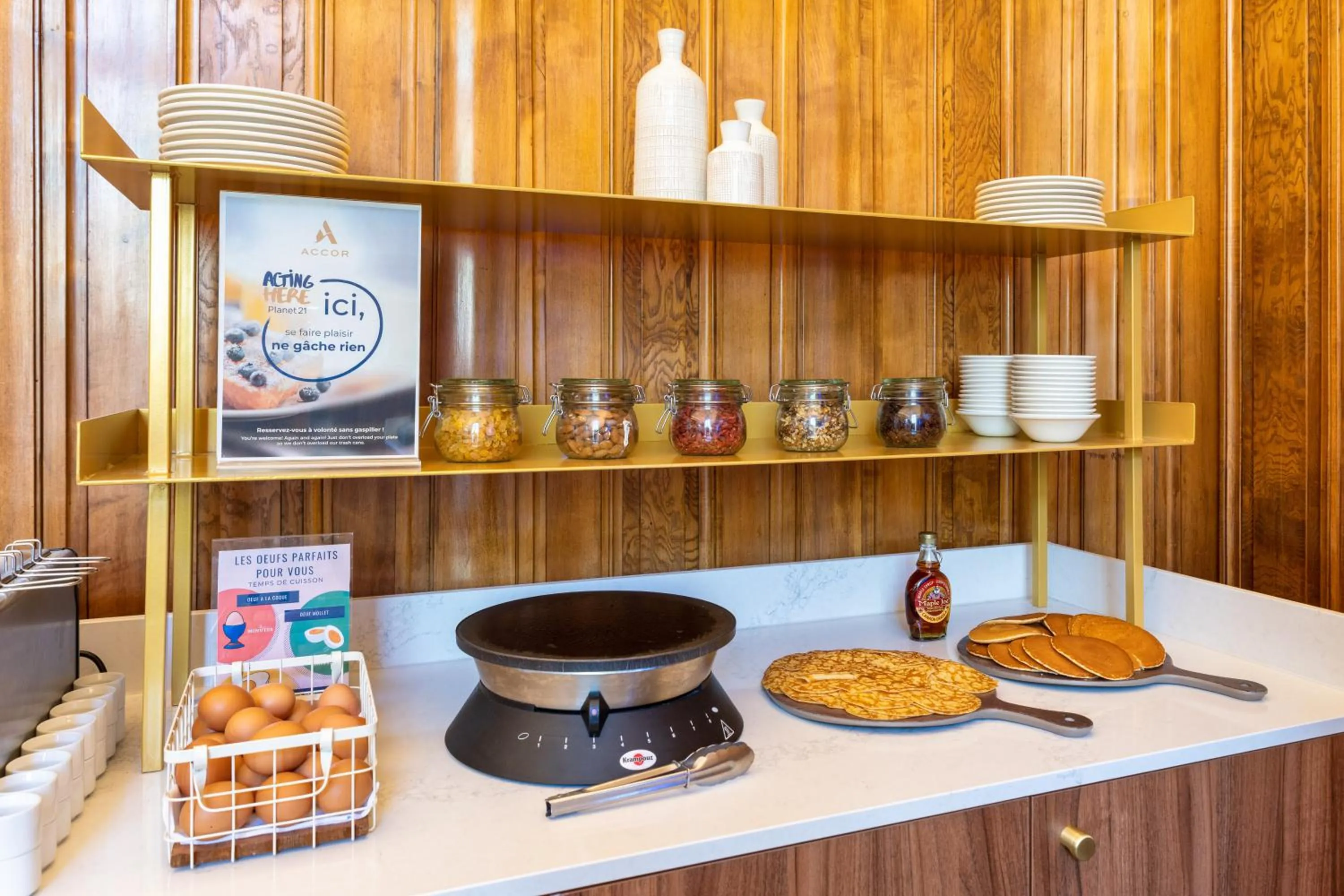 Breakfast in Mercure Lyon Centre Château Perrache