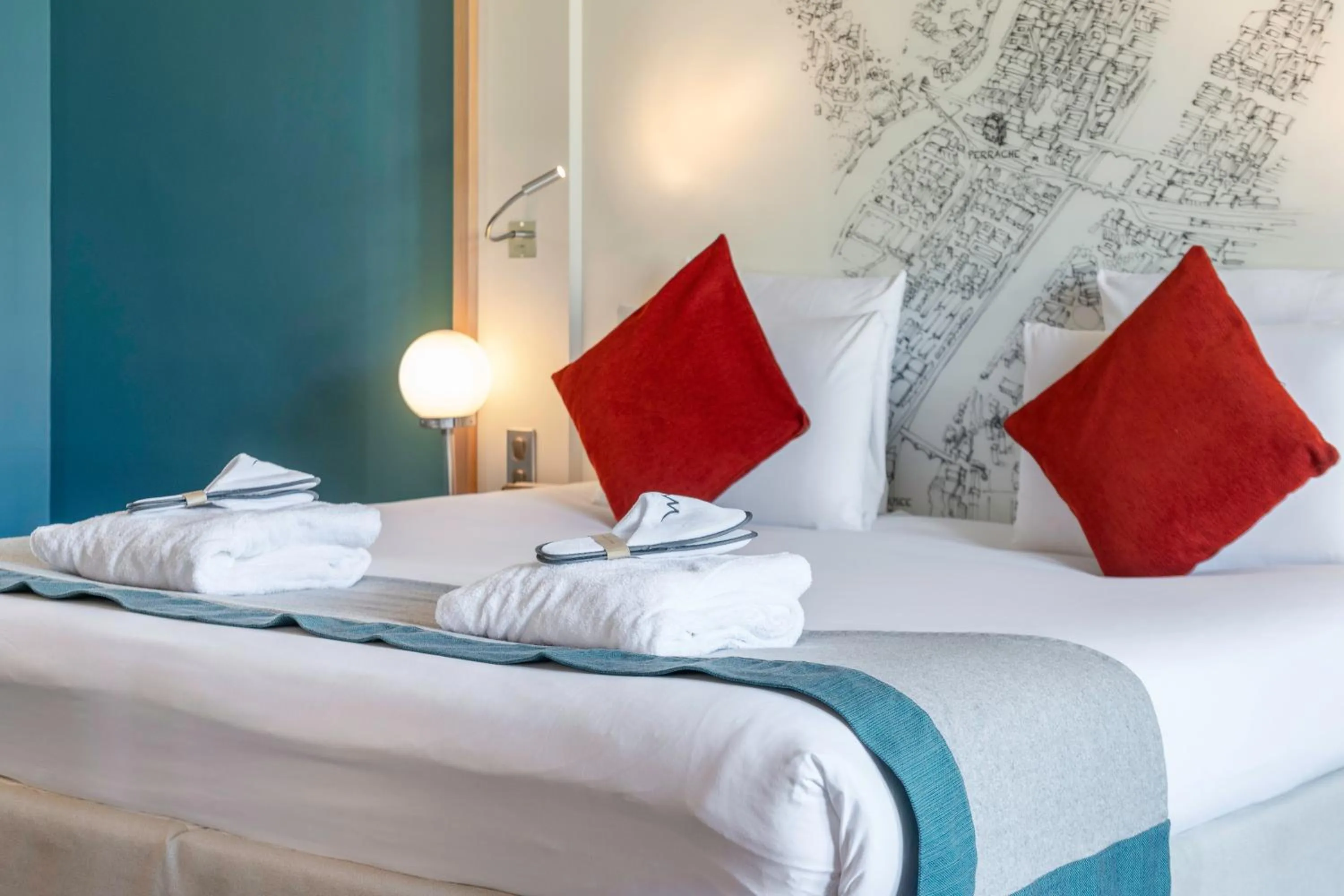 Photo of the whole room, Bed in Mercure Lyon Centre Château Perrache