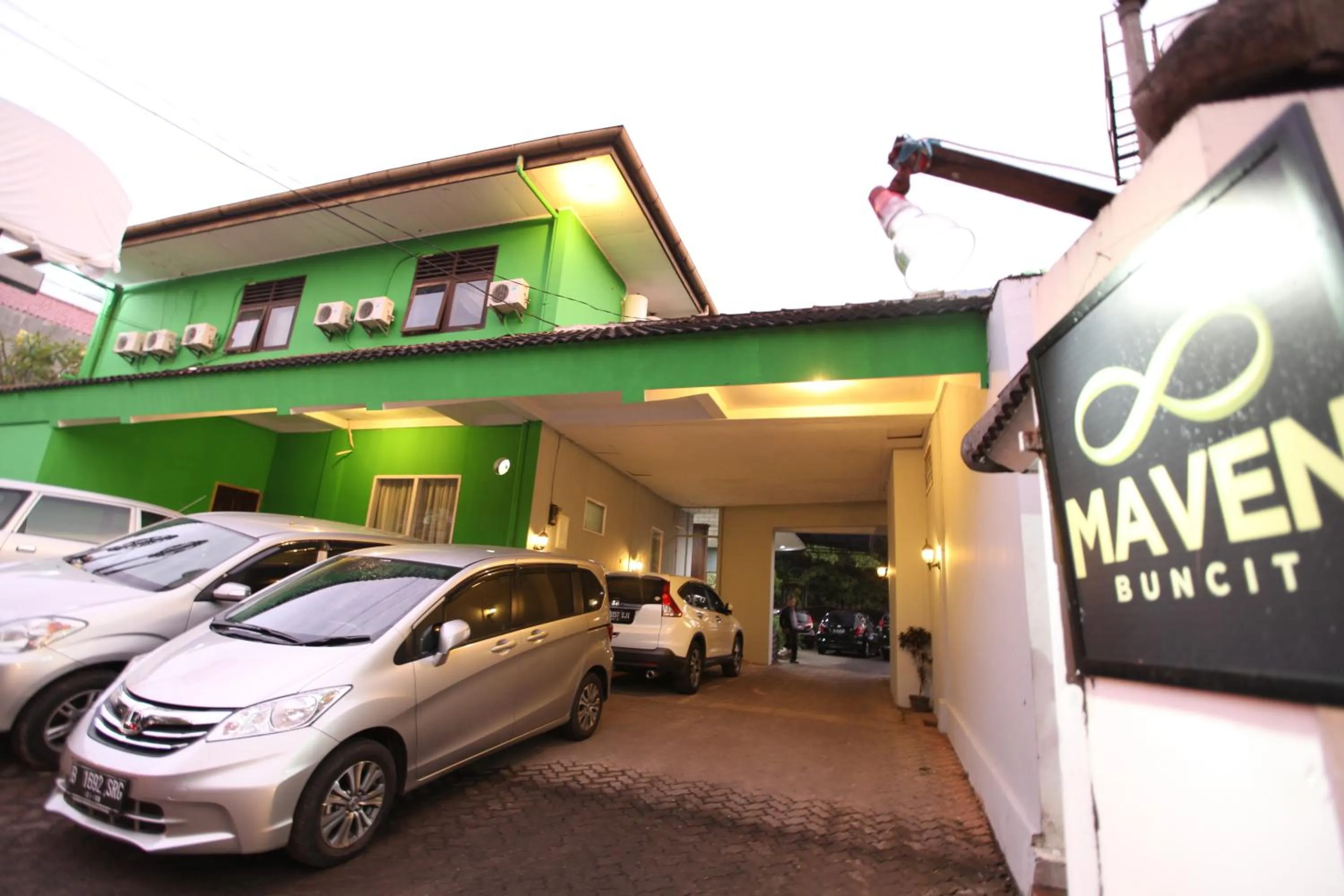 Facade/entrance in Maven Buncit