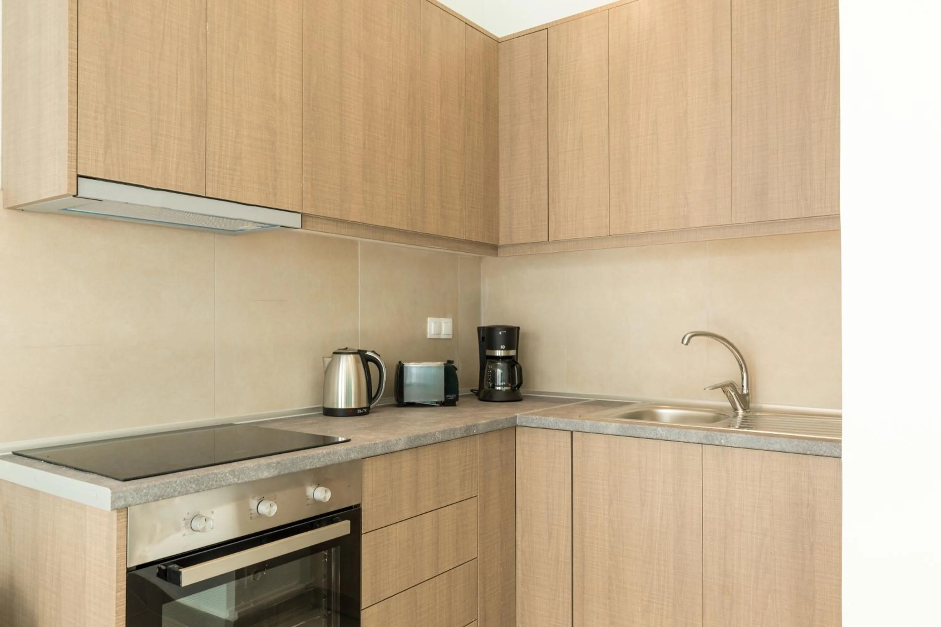 Coffee/tea facilities in Local Hostel & Suites