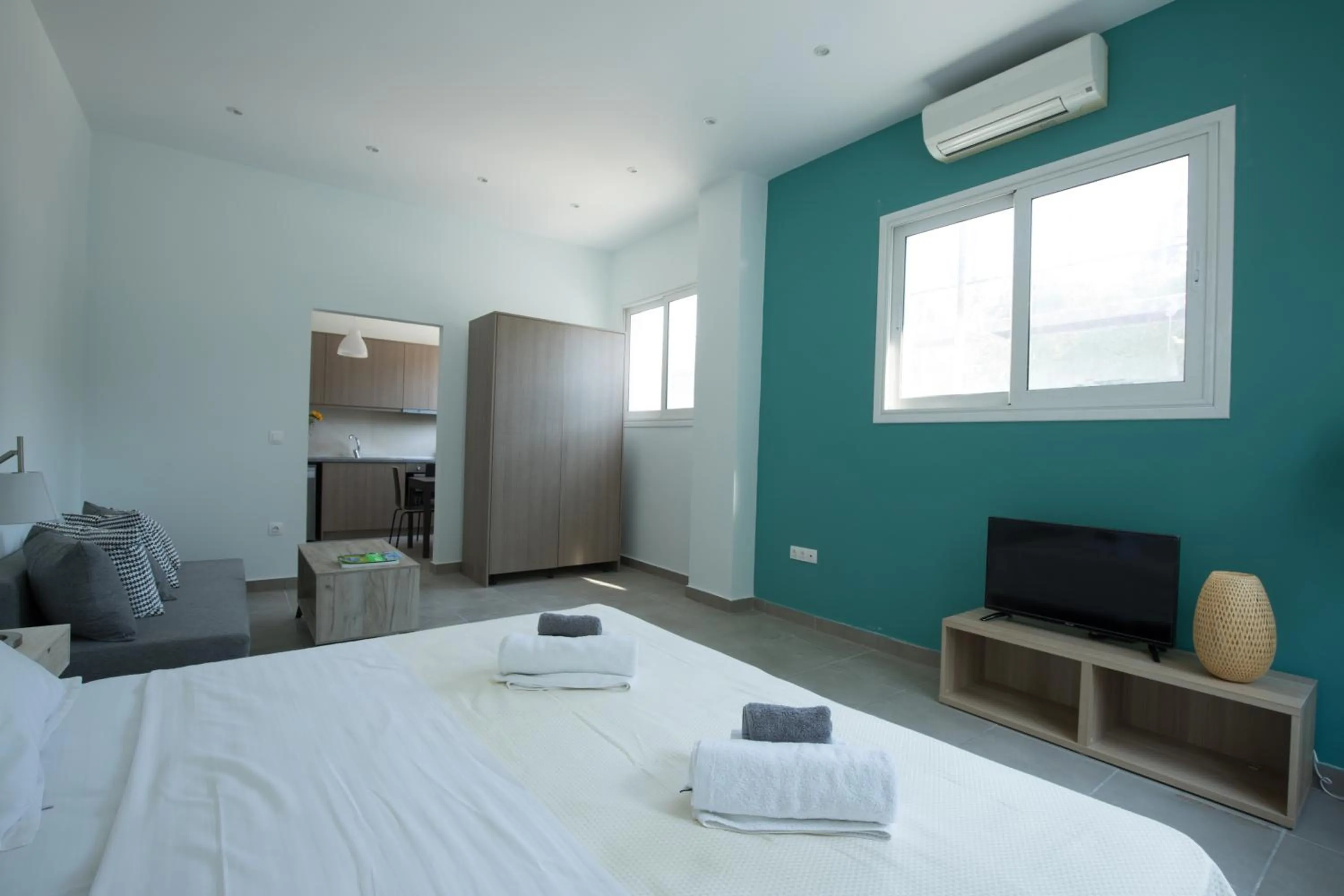 Bed in Local Hostel & Suites