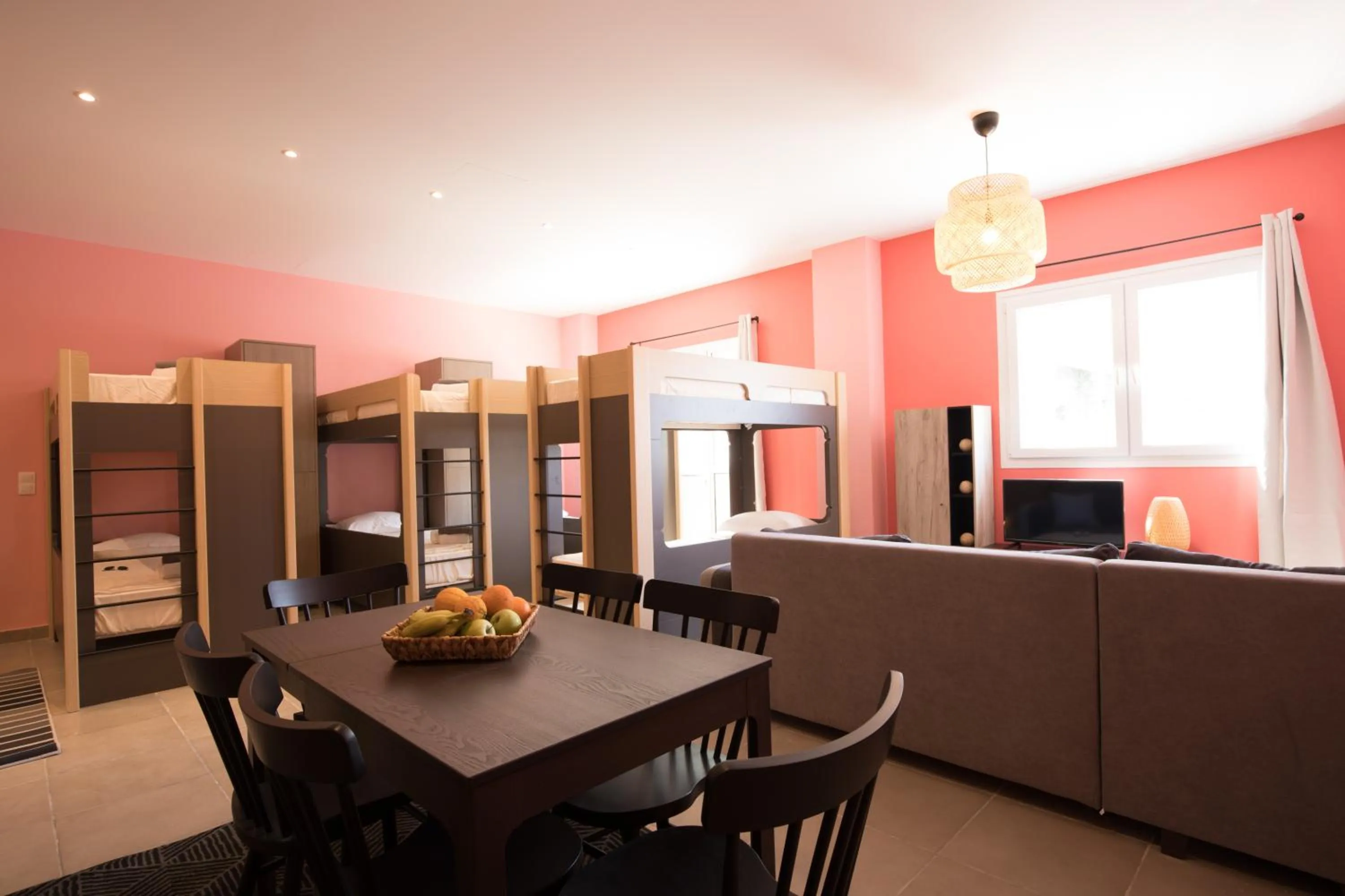 TV and multimedia in Local Hostel & Suites