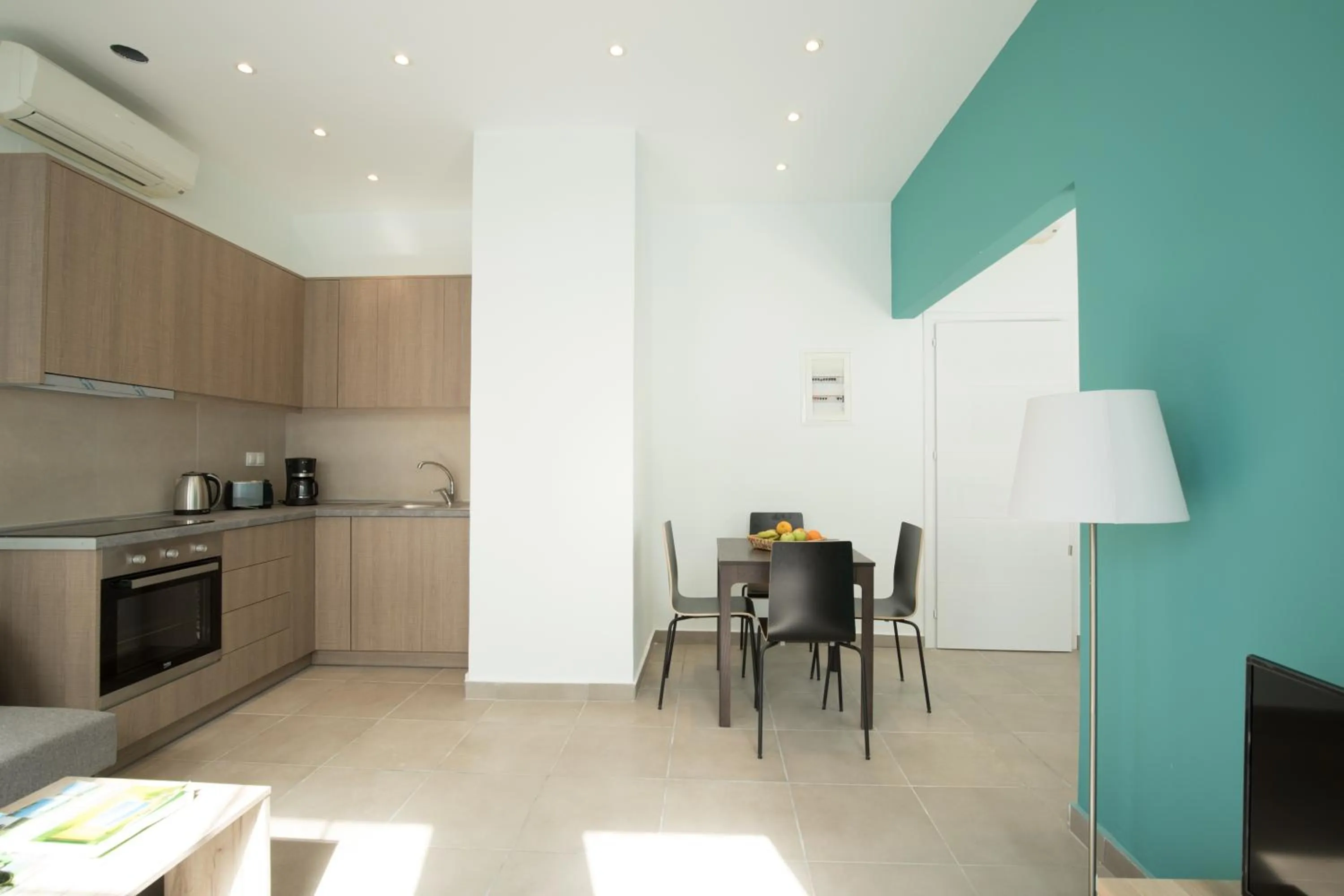 Dining area in Local Hostel & Suites