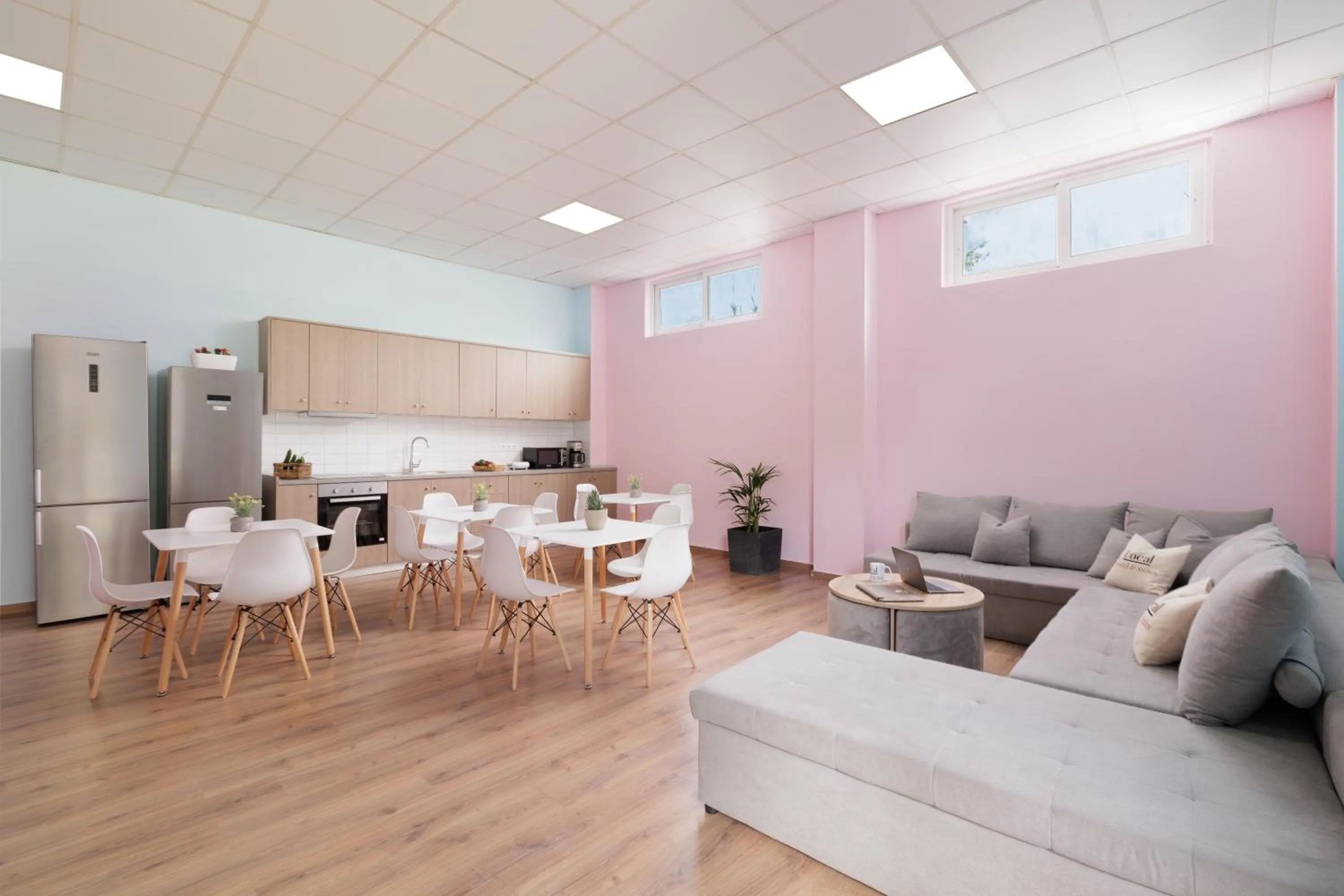 Coffee/tea facilities in Local Hostel & Suites