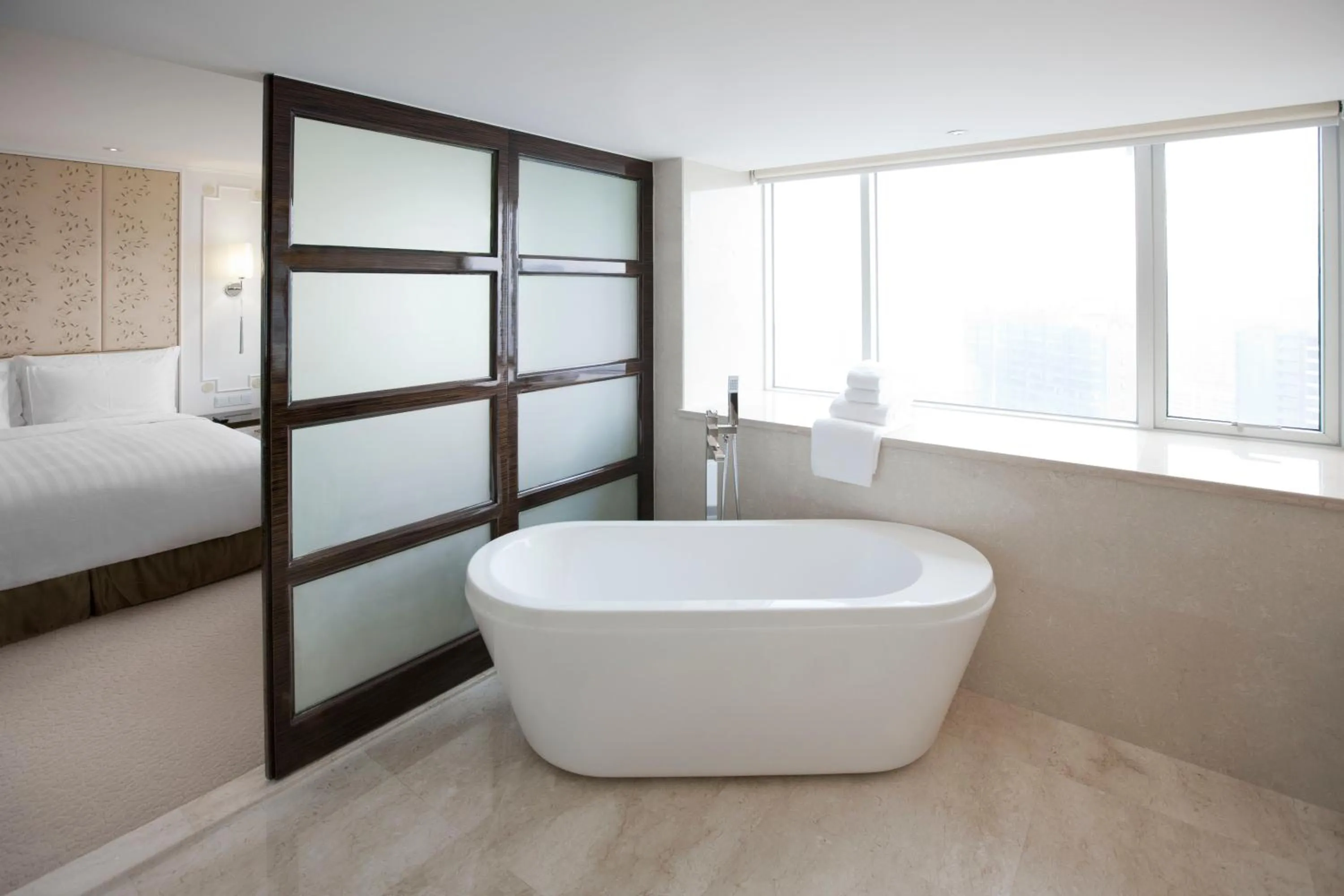 Bathroom, Bed in Dorsett Chengdu