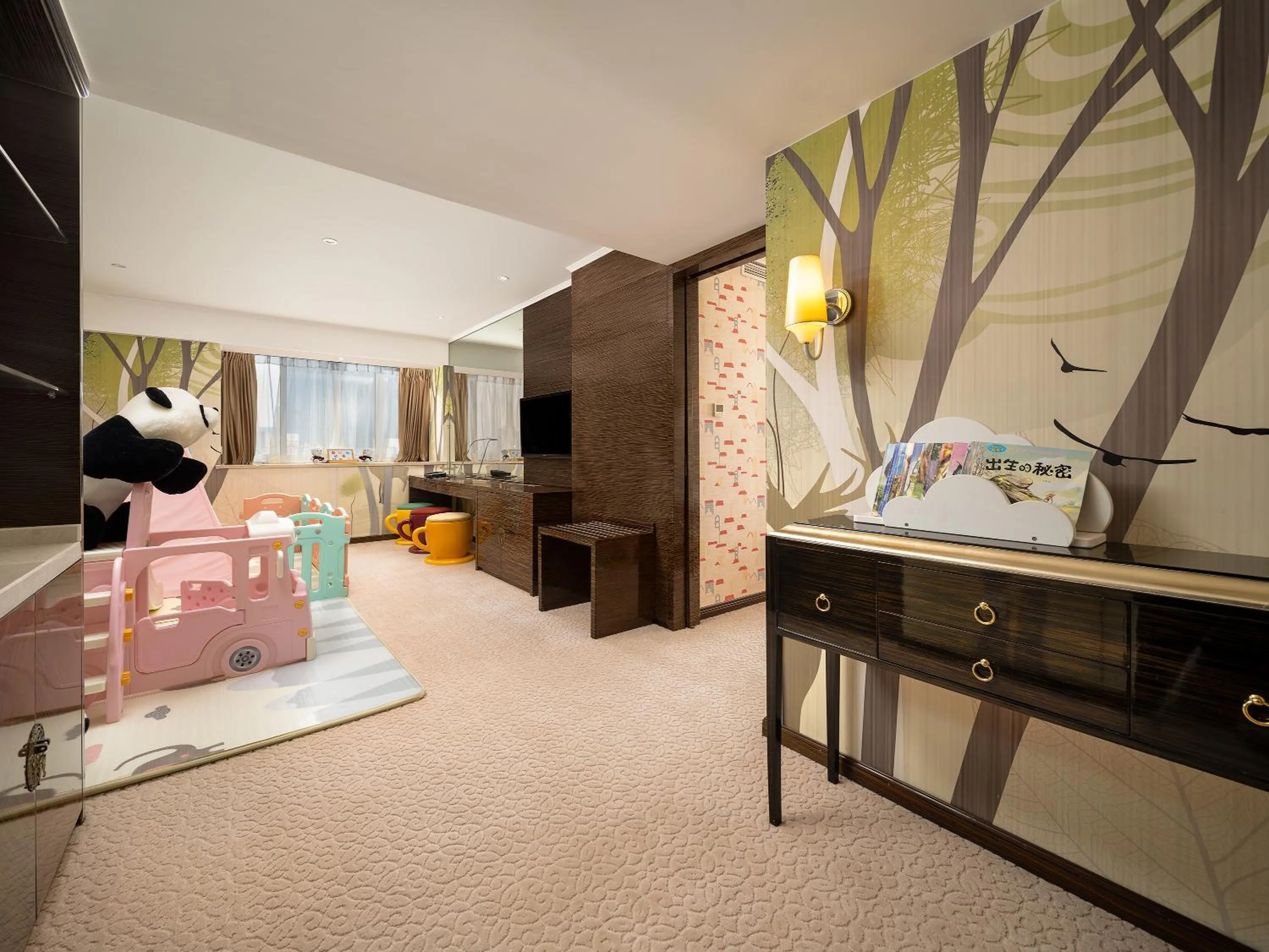 Living room, Bed in Dorsett Chengdu