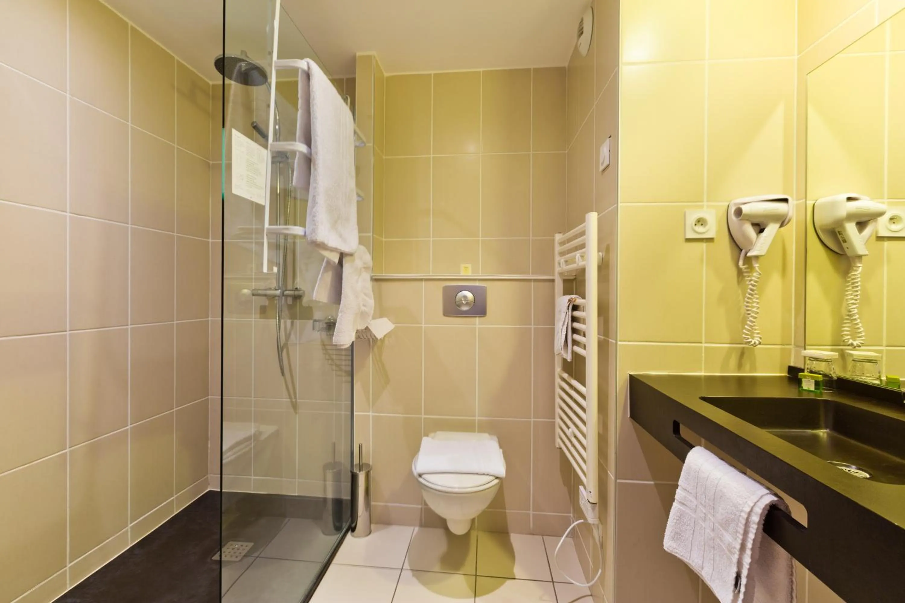 Shower in Hôtel du Parc