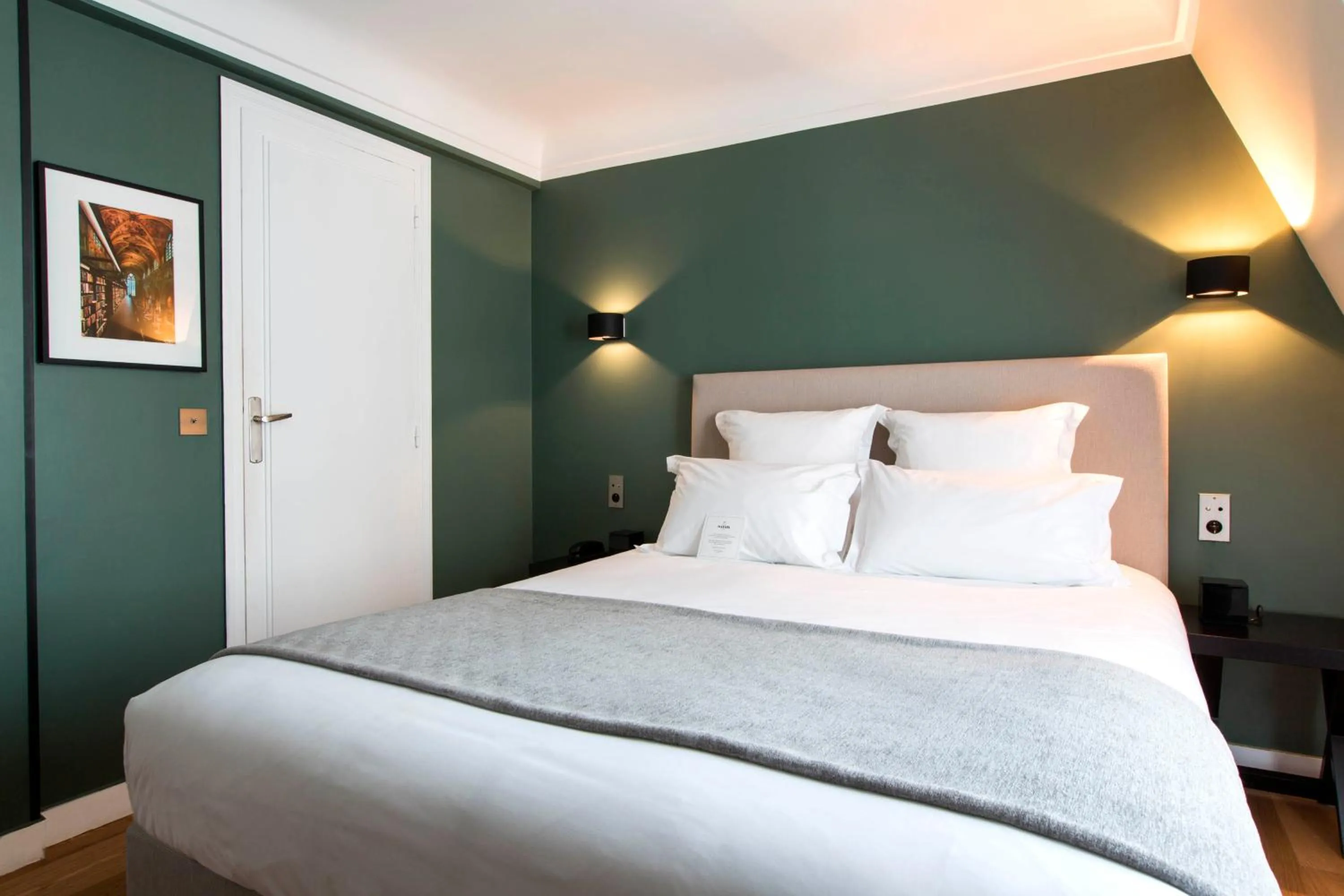 Photo of the whole room, Bed in Hôtel Mathis Elysées