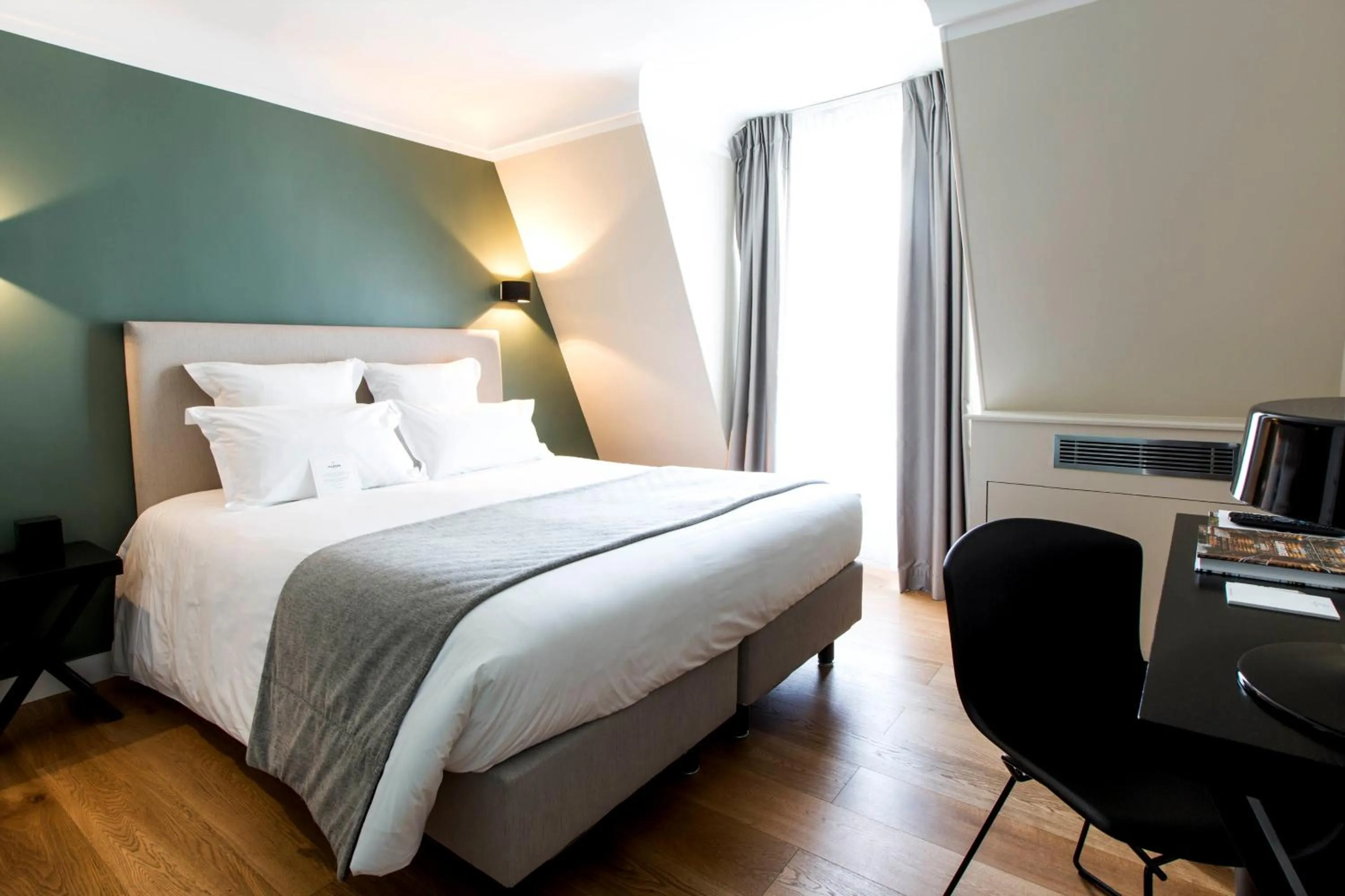 Photo of the whole room, Bed in Hôtel Mathis Elysées