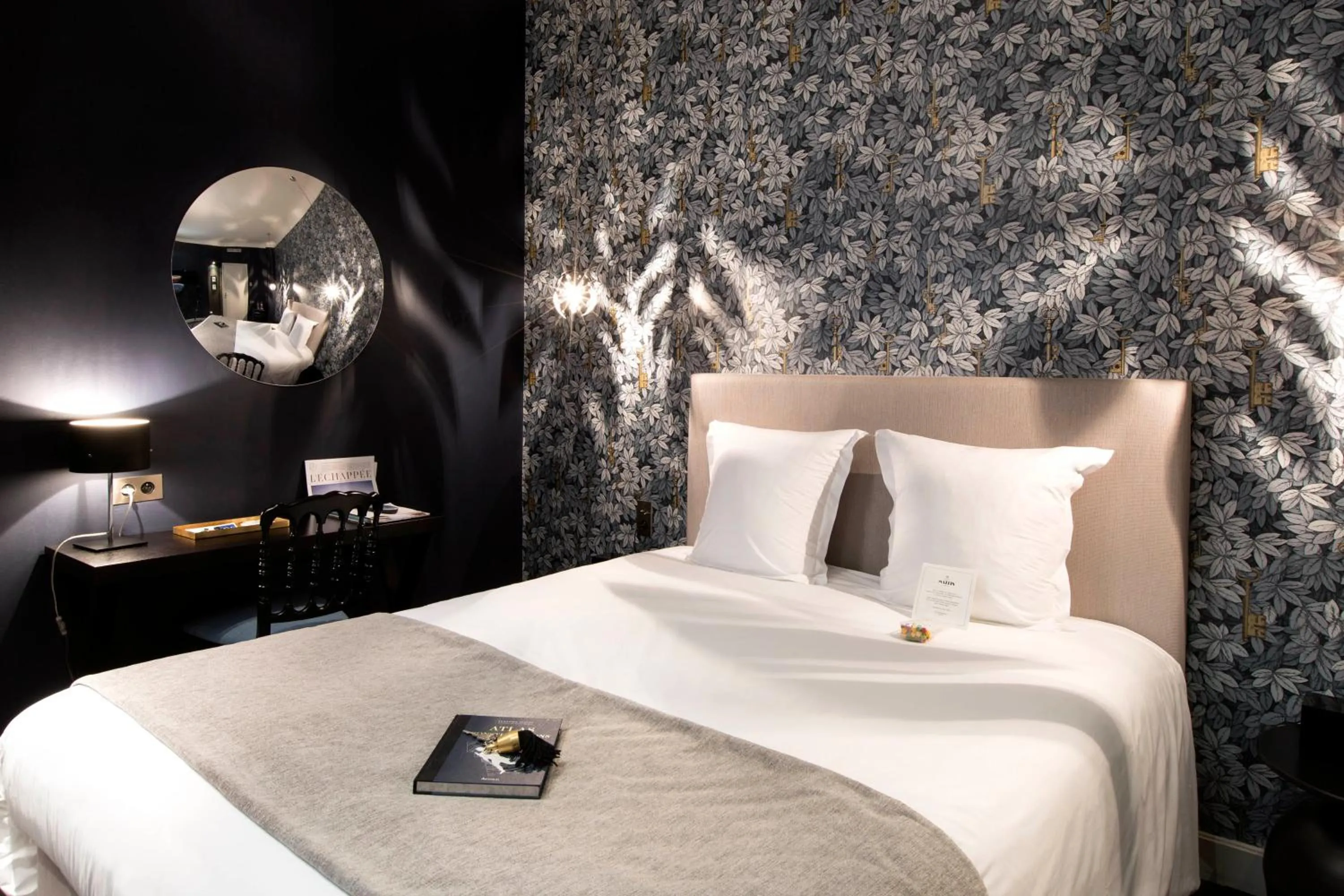 Photo of the whole room, Bed in Hôtel Mathis Elysées