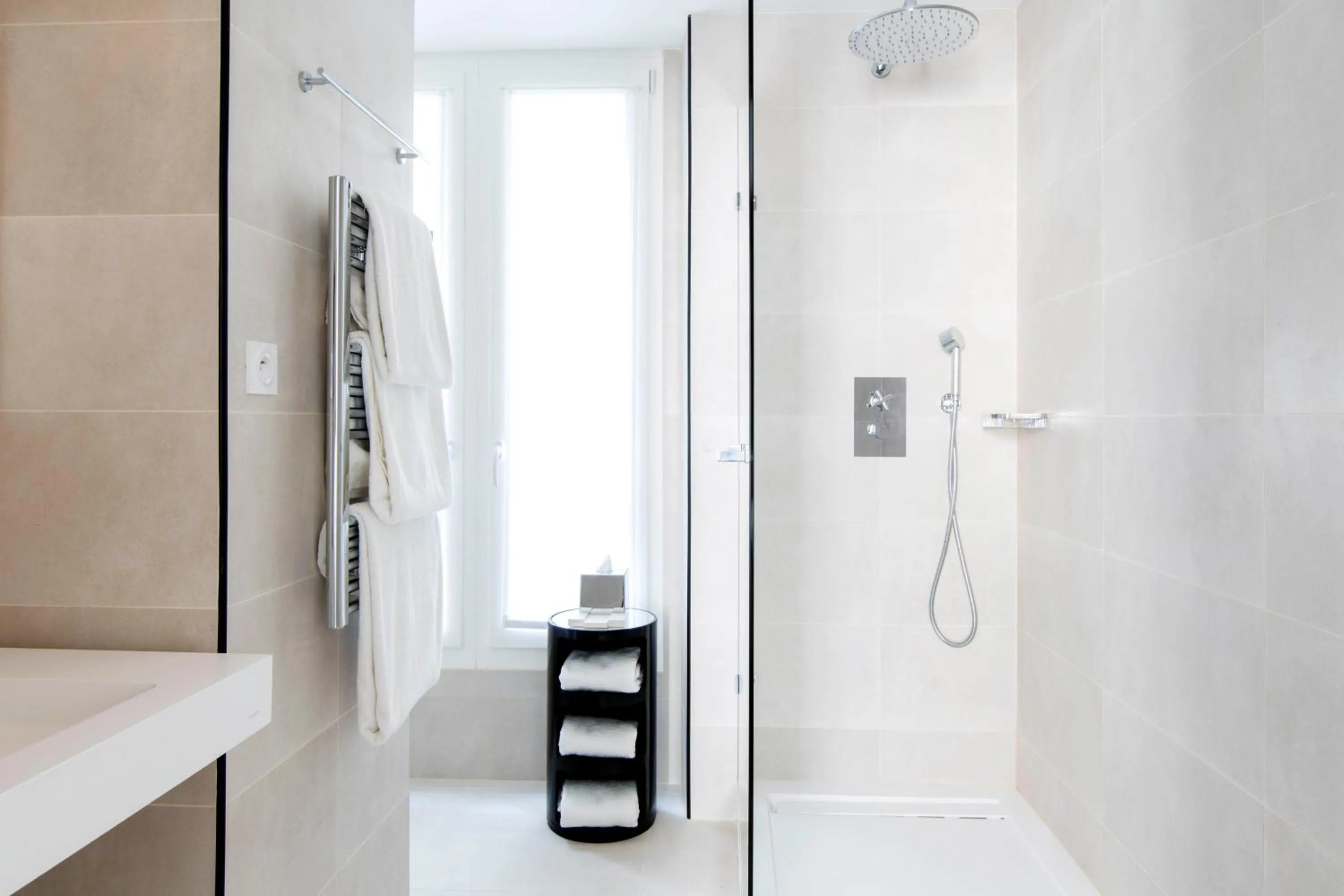 Bathroom in Hôtel Mathis Elysées