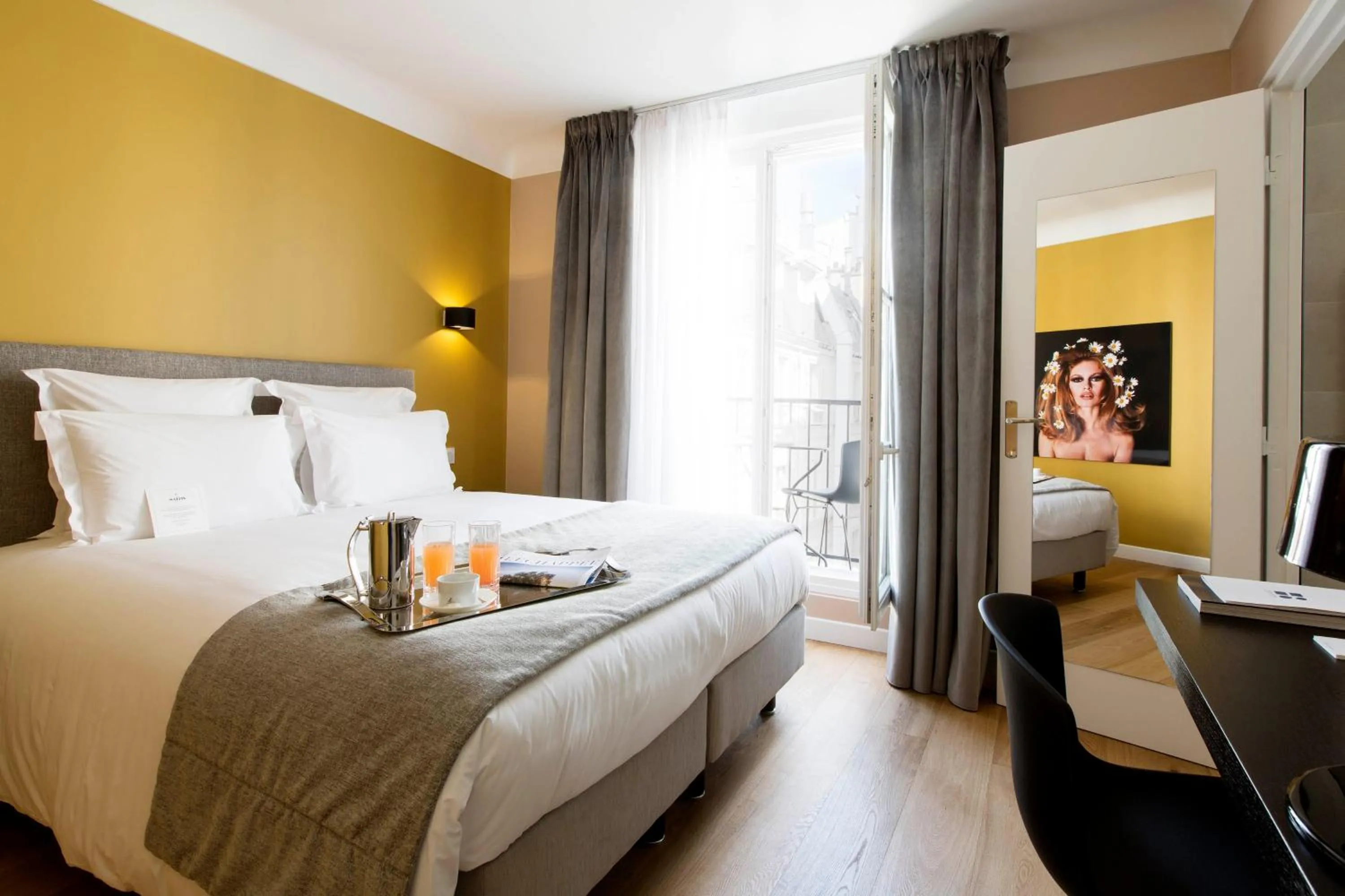 Photo of the whole room, Bed in Hôtel Mathis Elysées