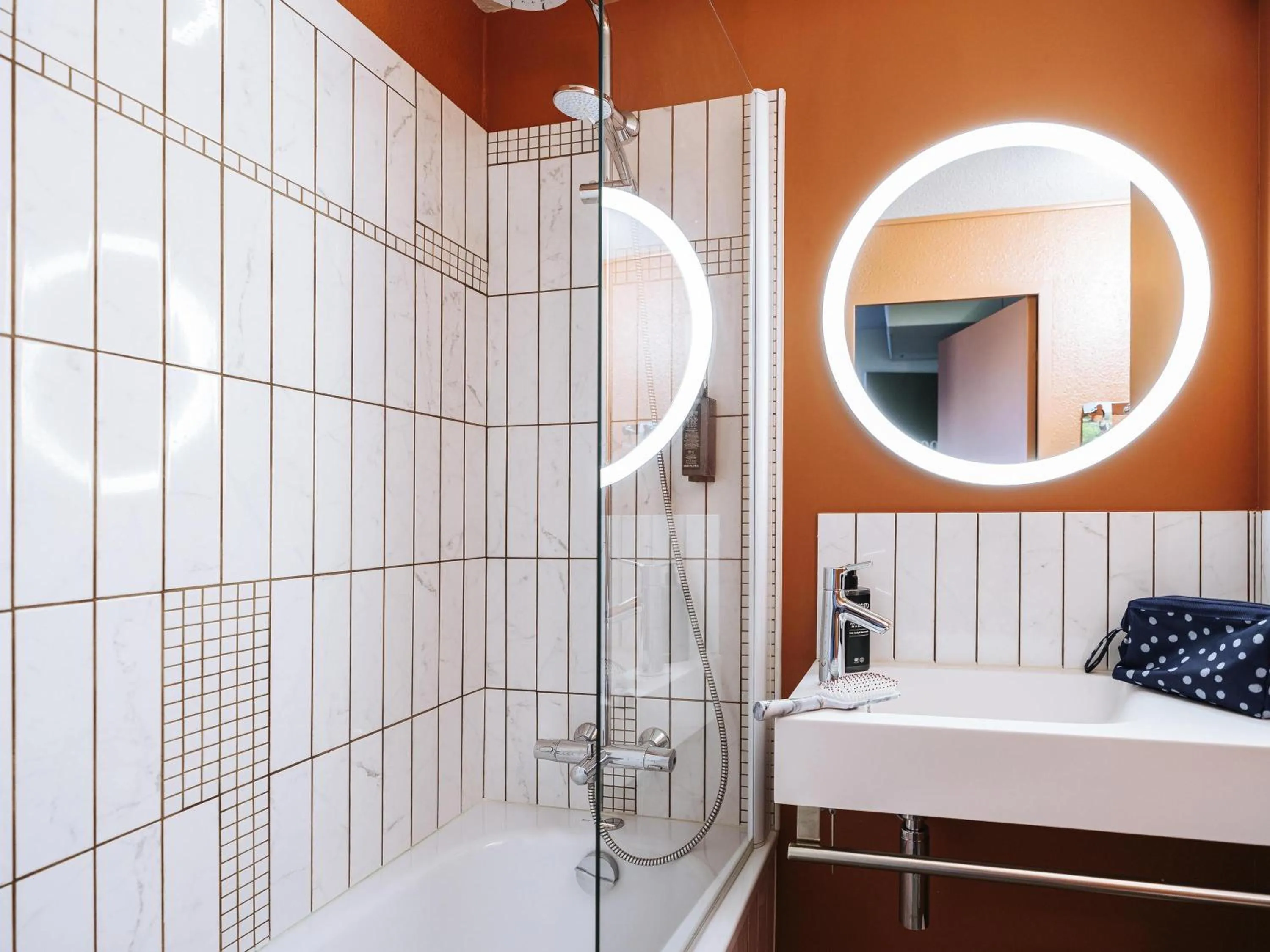 Bedroom, Bed in ibis Styles Le Mans Gare Sud