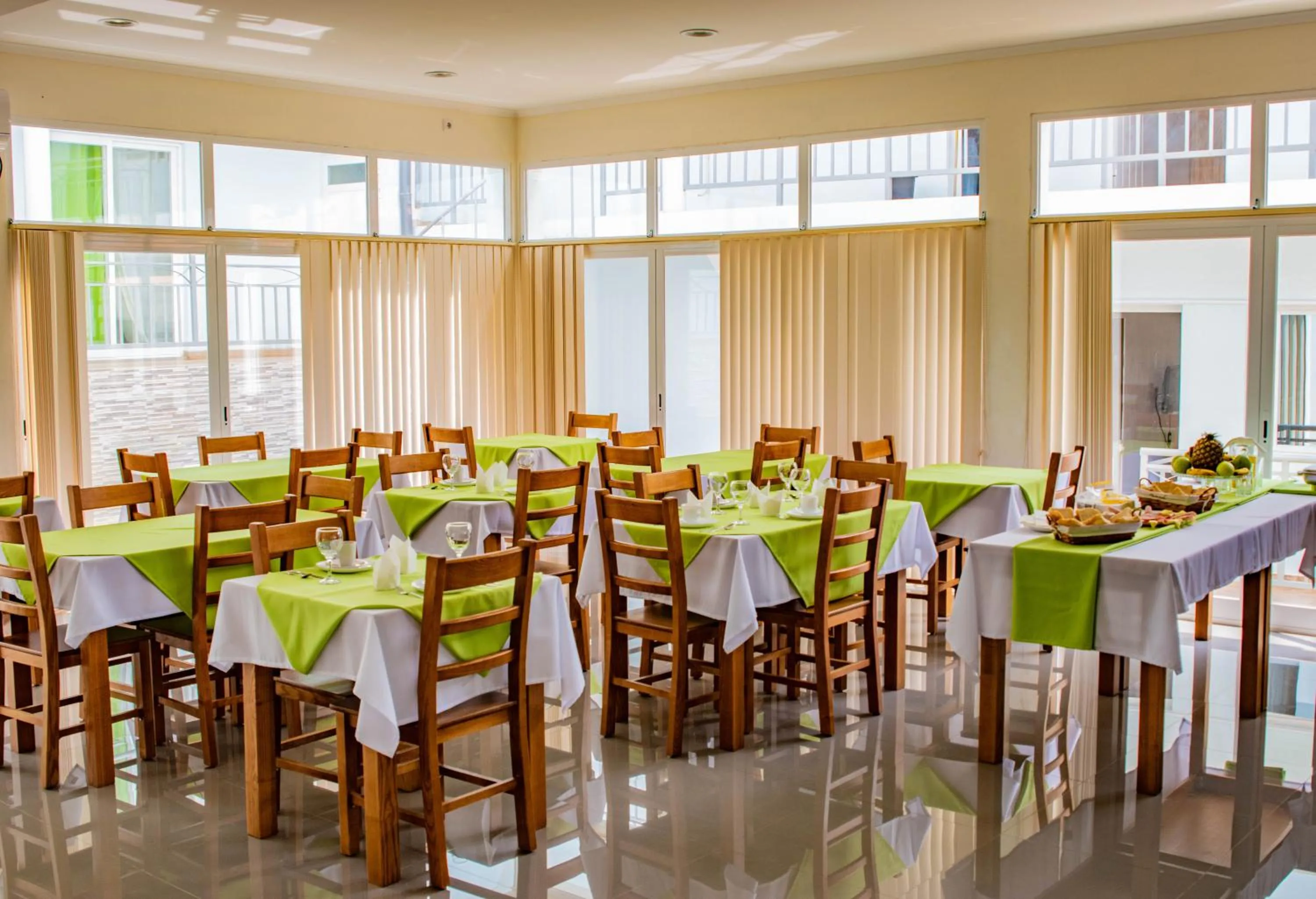 Restaurant/places to eat in Hotel Vitoria