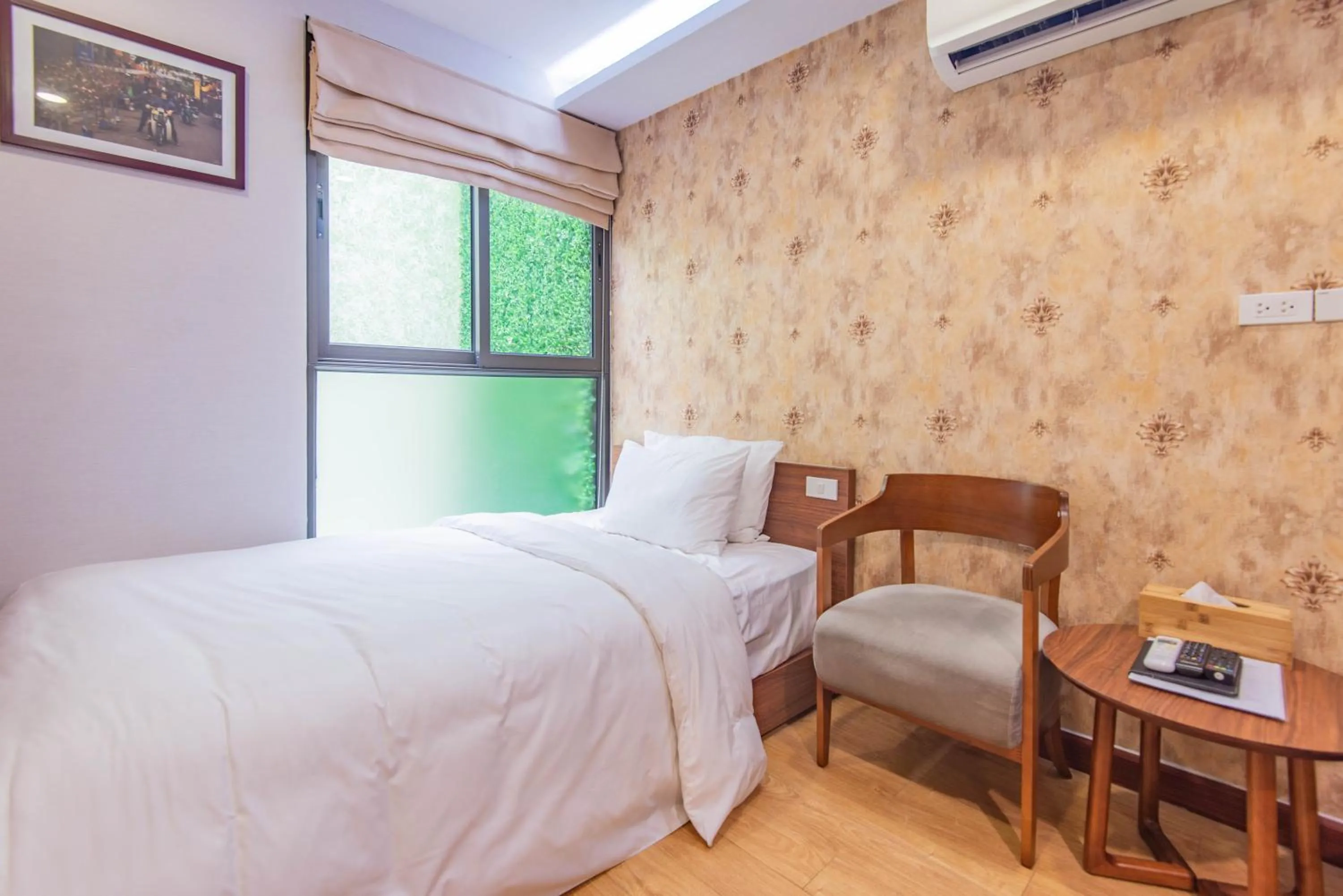 Bed in 22Land Moon West Lake