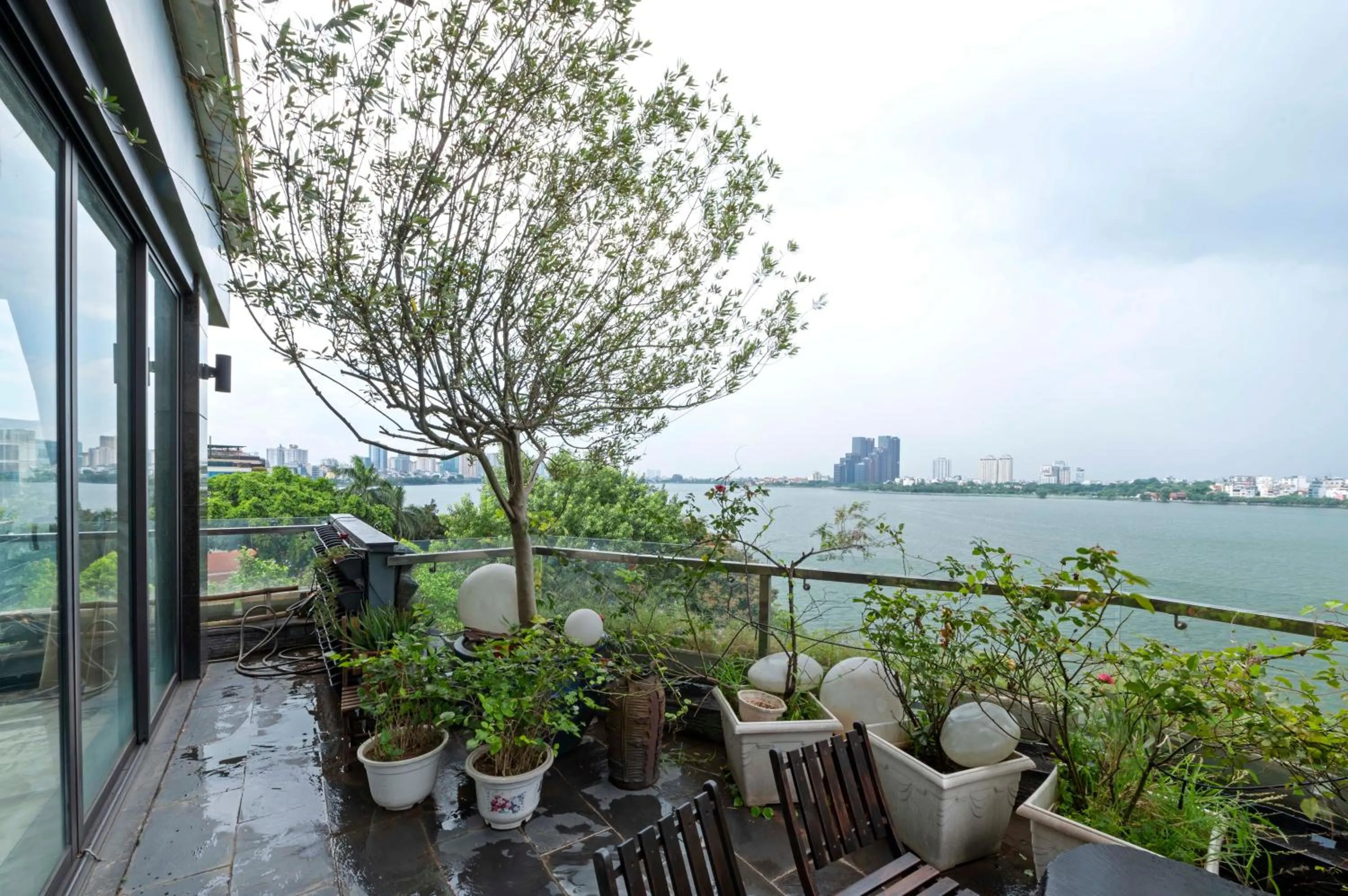 Property building in 22Land Moon West Lake