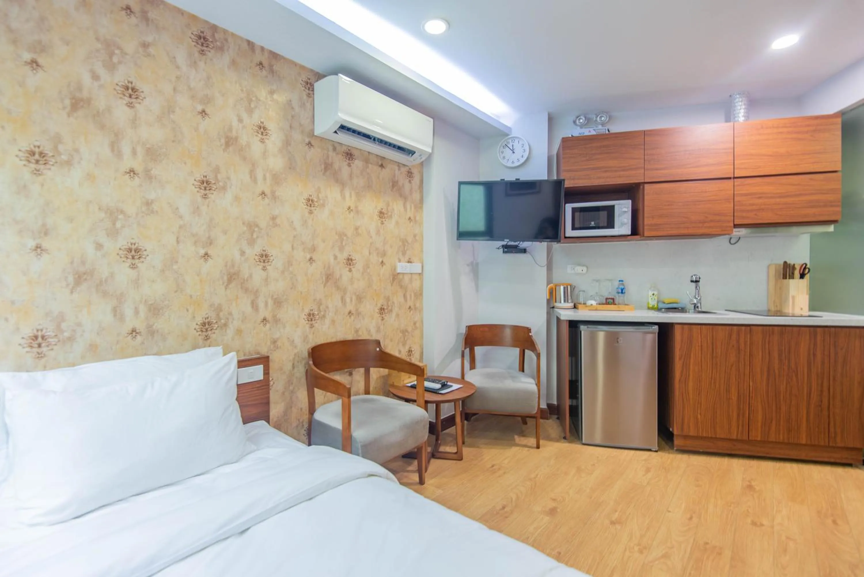 Bed in 22Land Moon West Lake