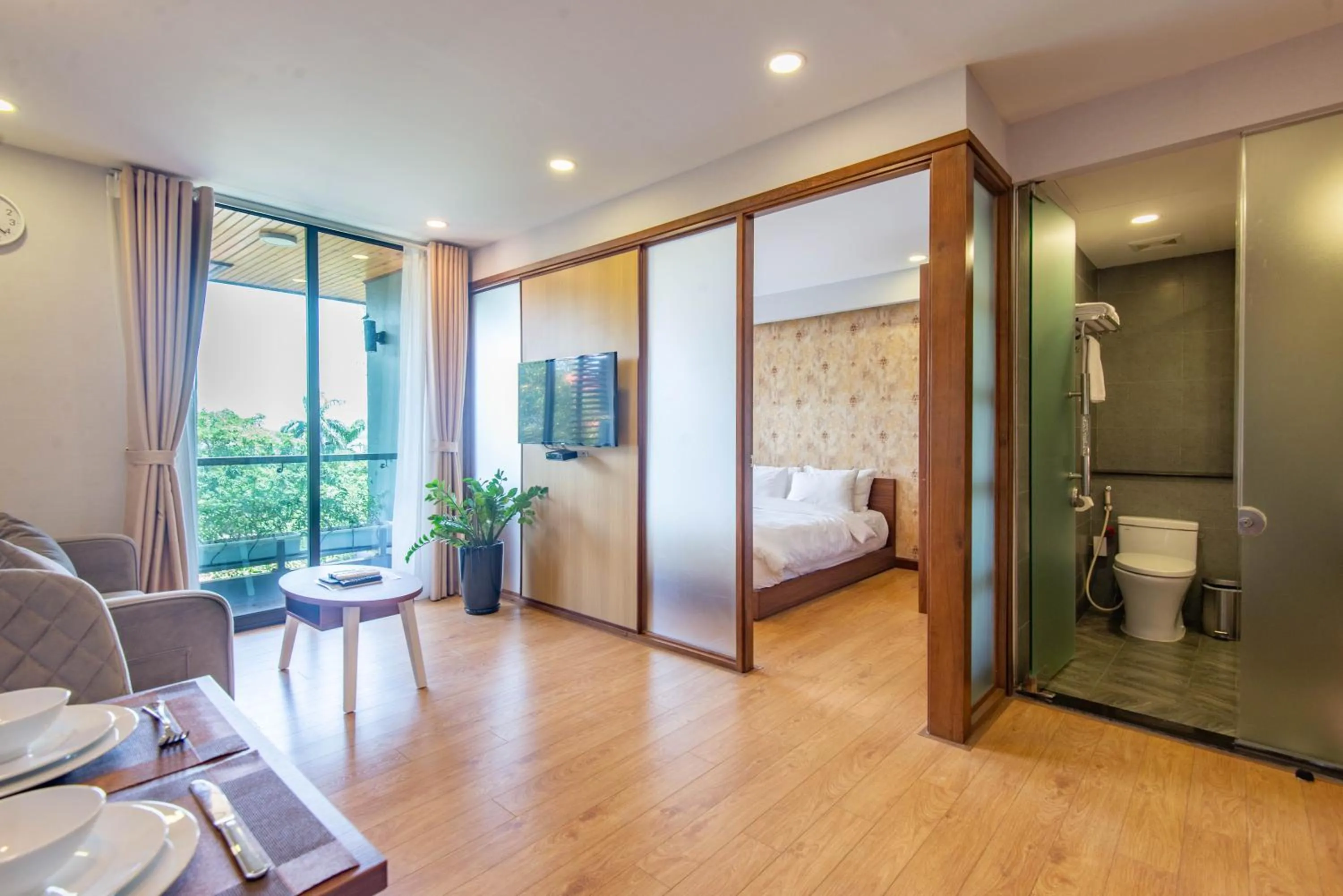 Shower, Bed in 22Land Moon West Lake