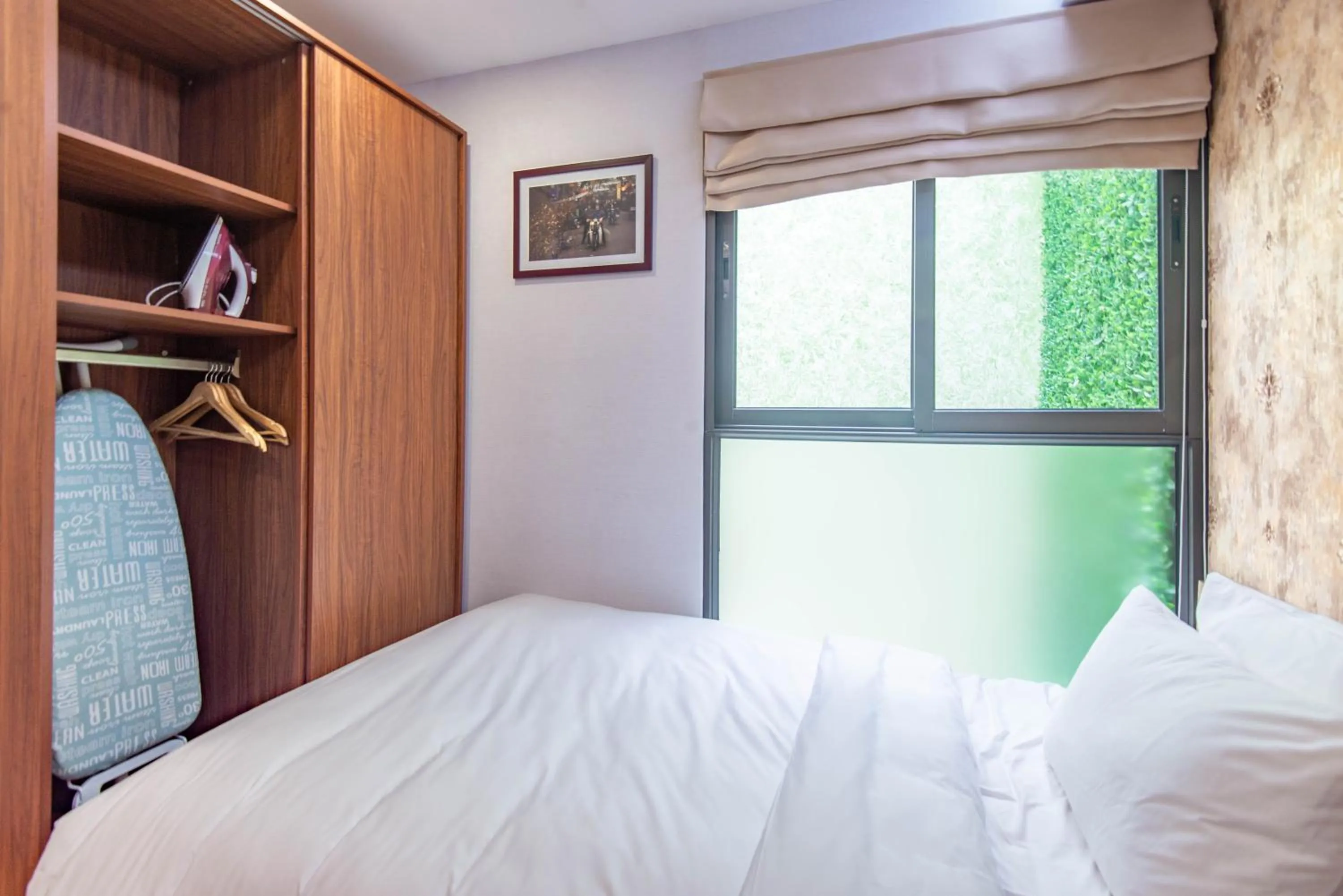 Bed in 22Land Moon West Lake