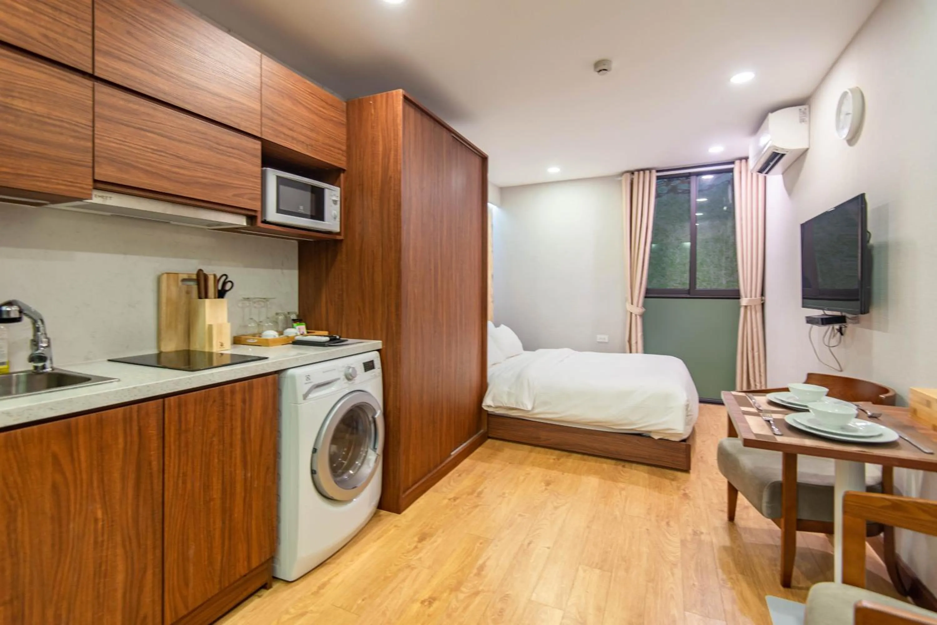 Bed in 22Land Moon West Lake