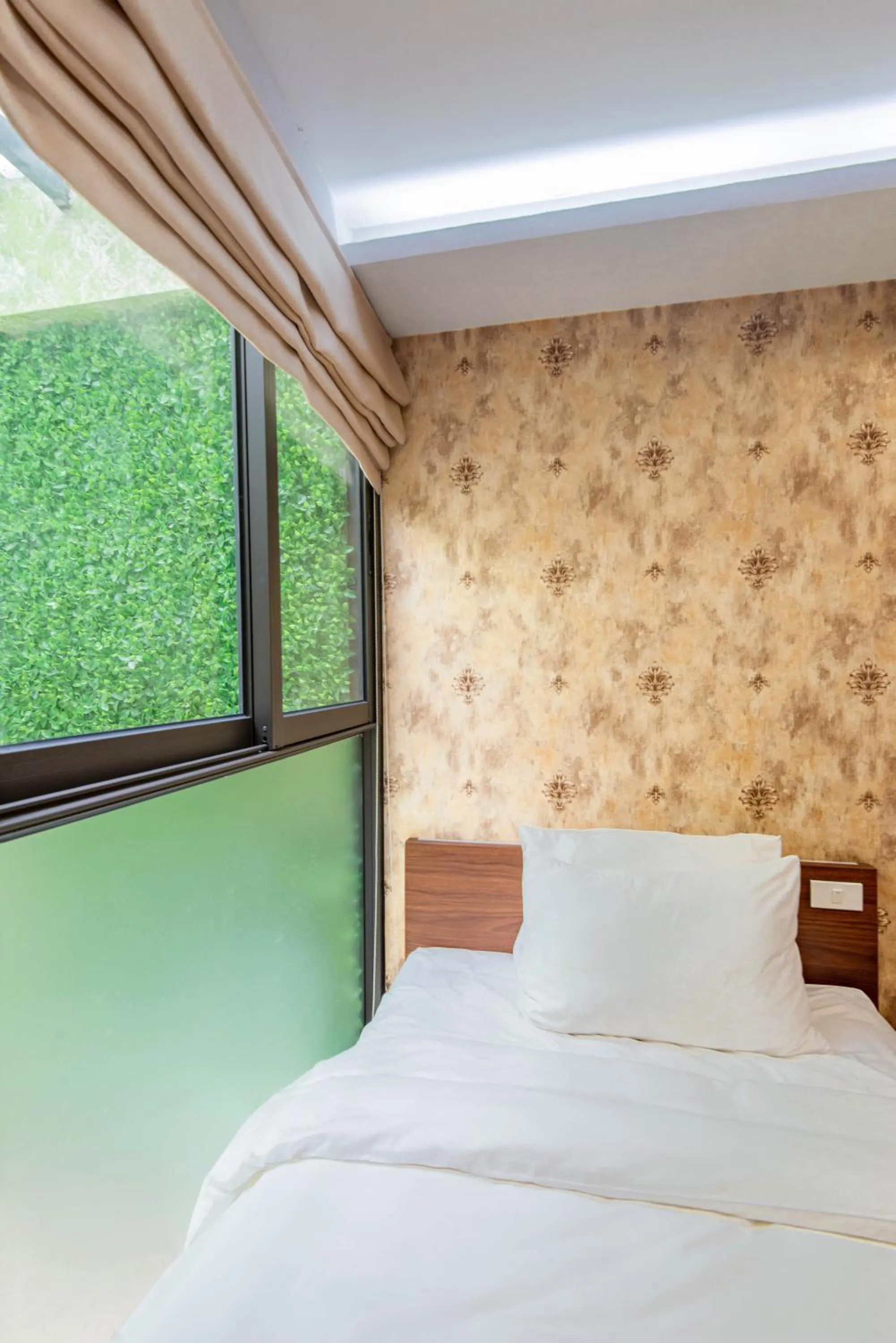 Bed in 22Land Moon West Lake