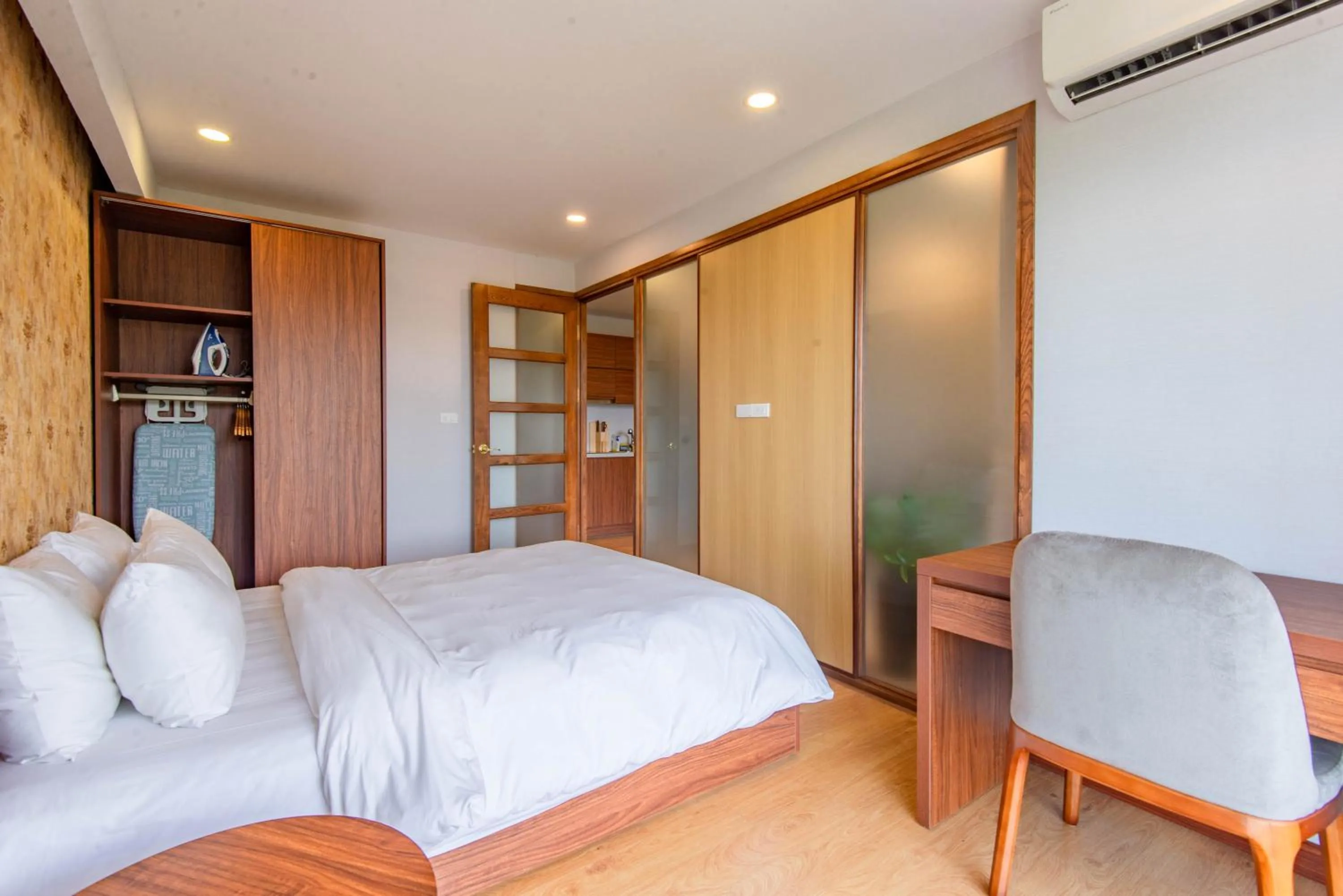 Bed in 22Land Moon West Lake