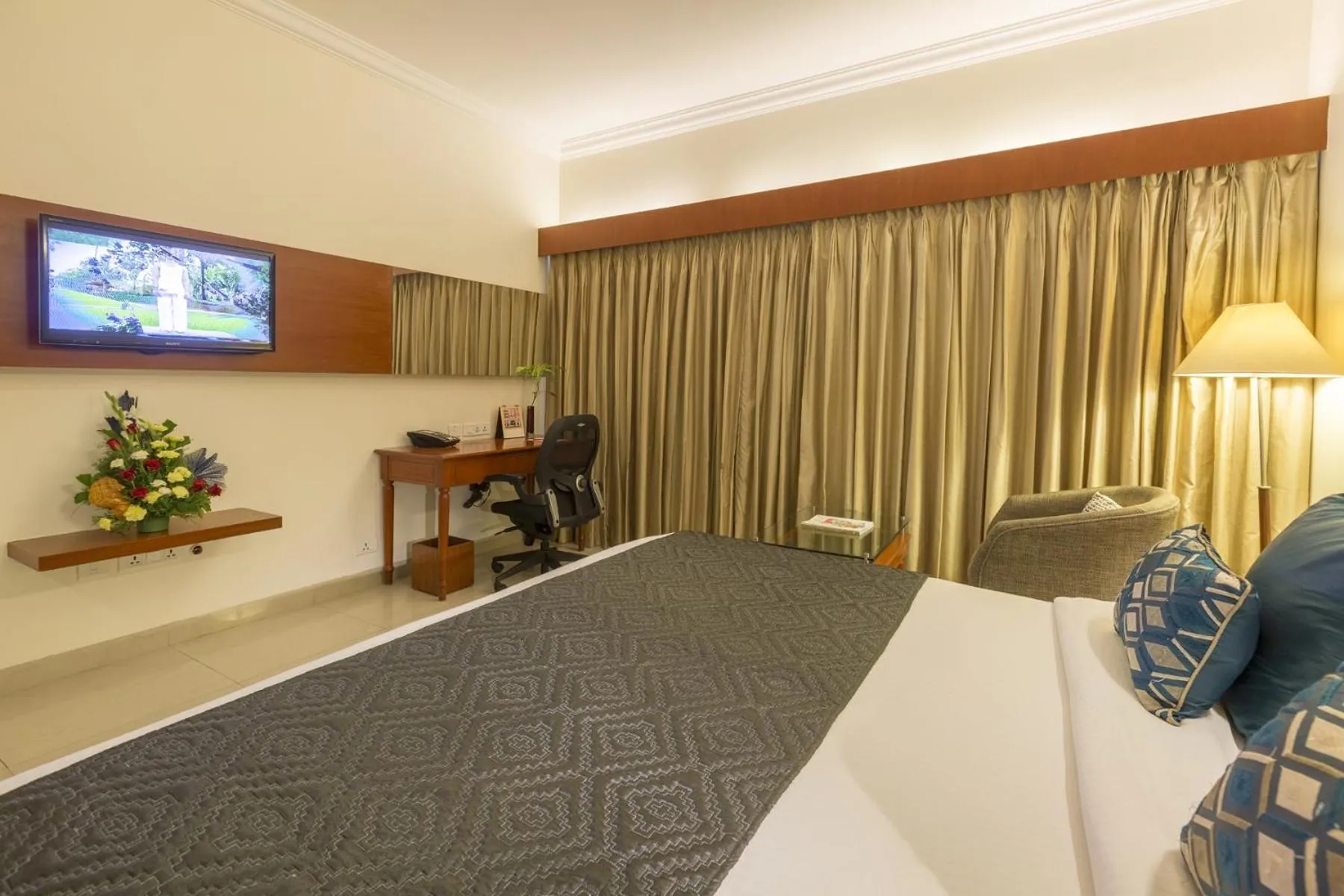 Bedroom, Bed in Hotel Naveen Lakeside