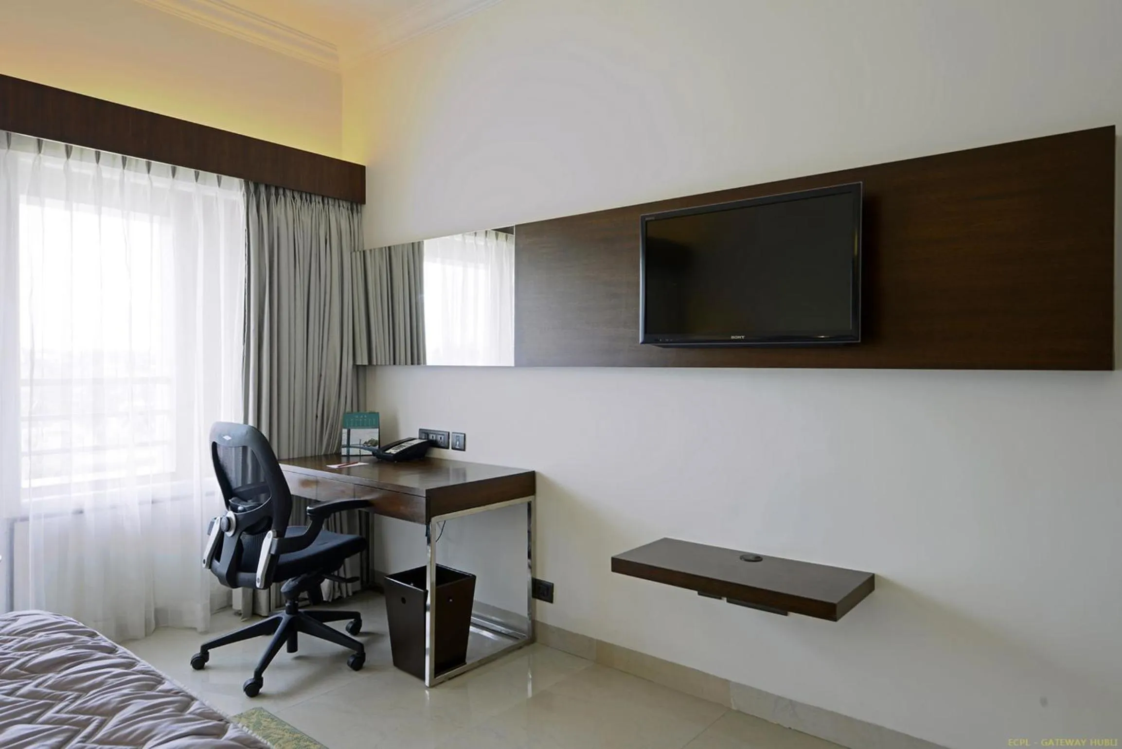 Area and facilities in Hotel Naveen Lakeside