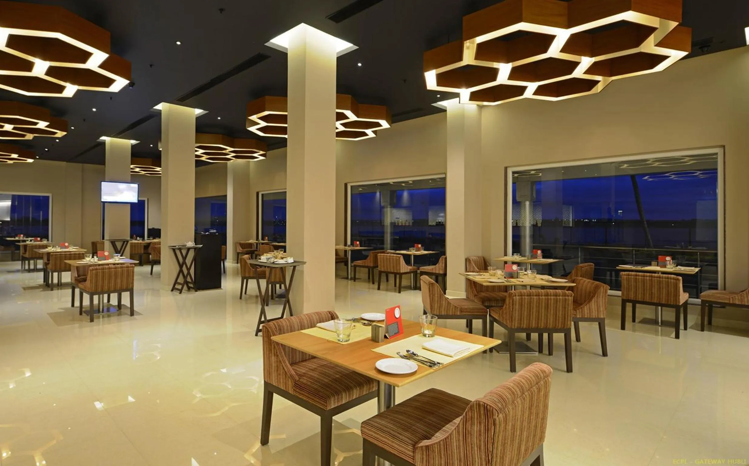Restaurant/places to eat in Hotel Naveen Lakeside