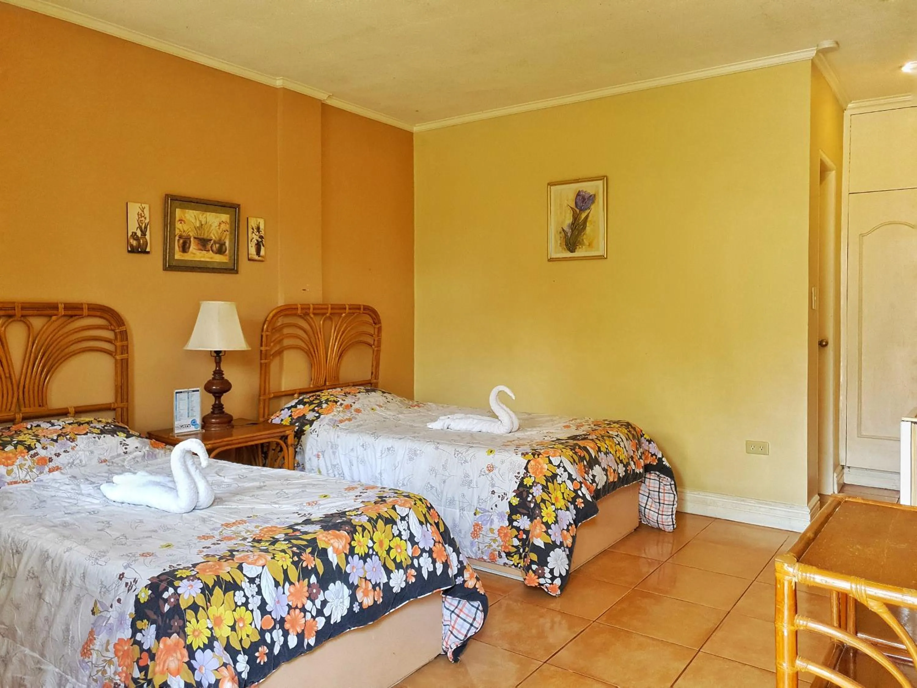 Bed in Playa Papagayo Beach Inn