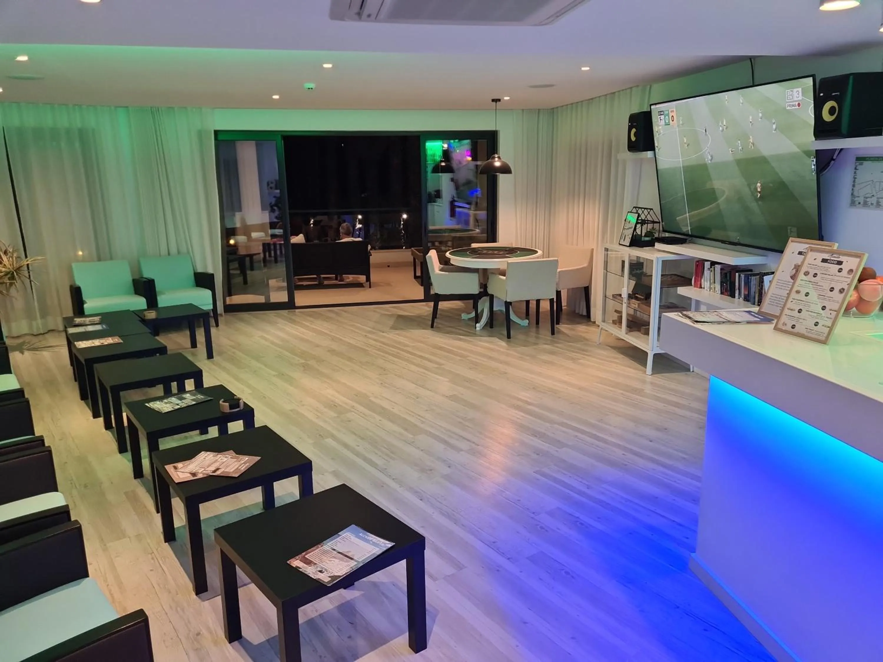 Restaurant/places to eat in Hotel Alcaide