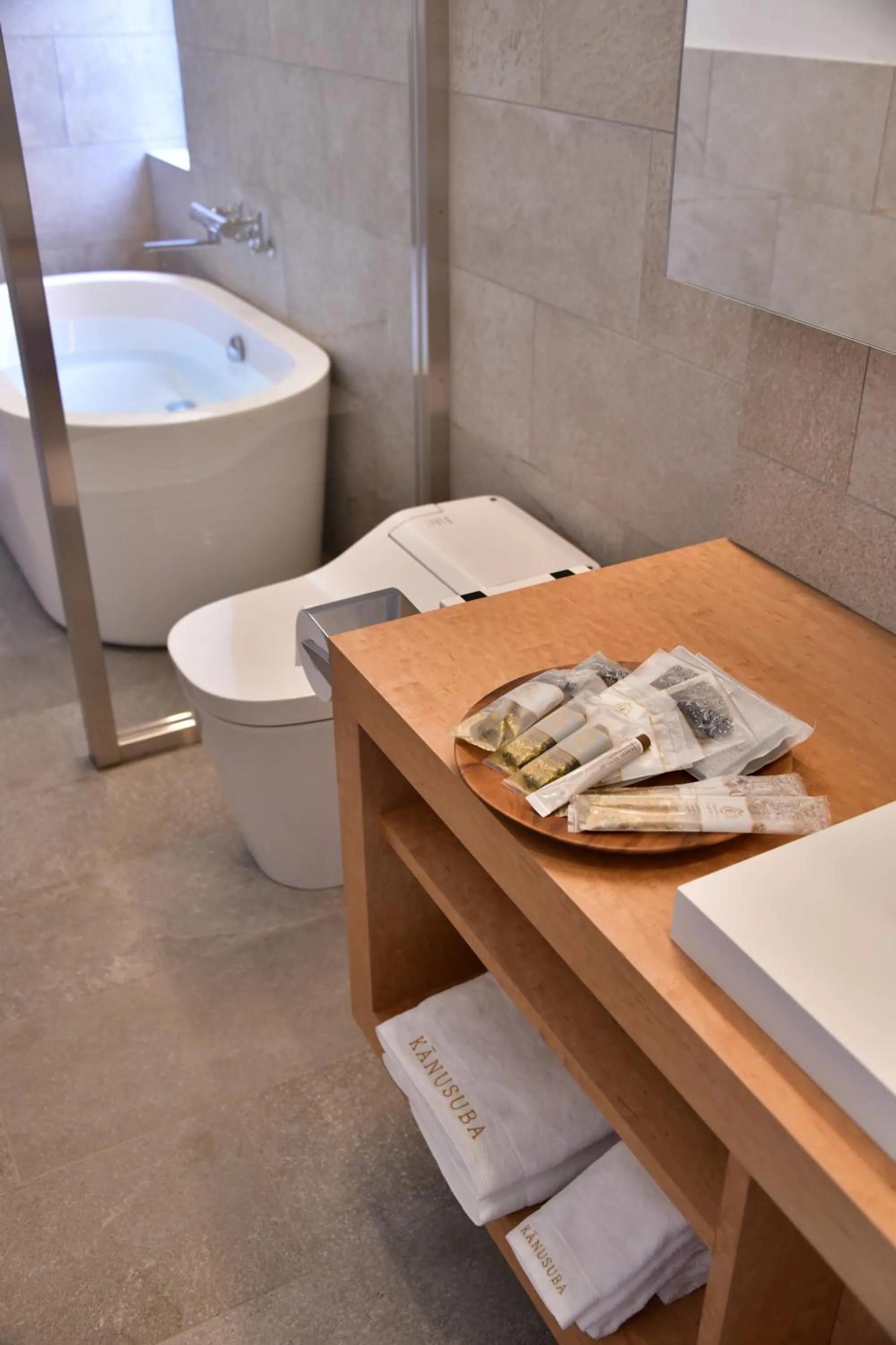 Toilet in kānusuba zamami