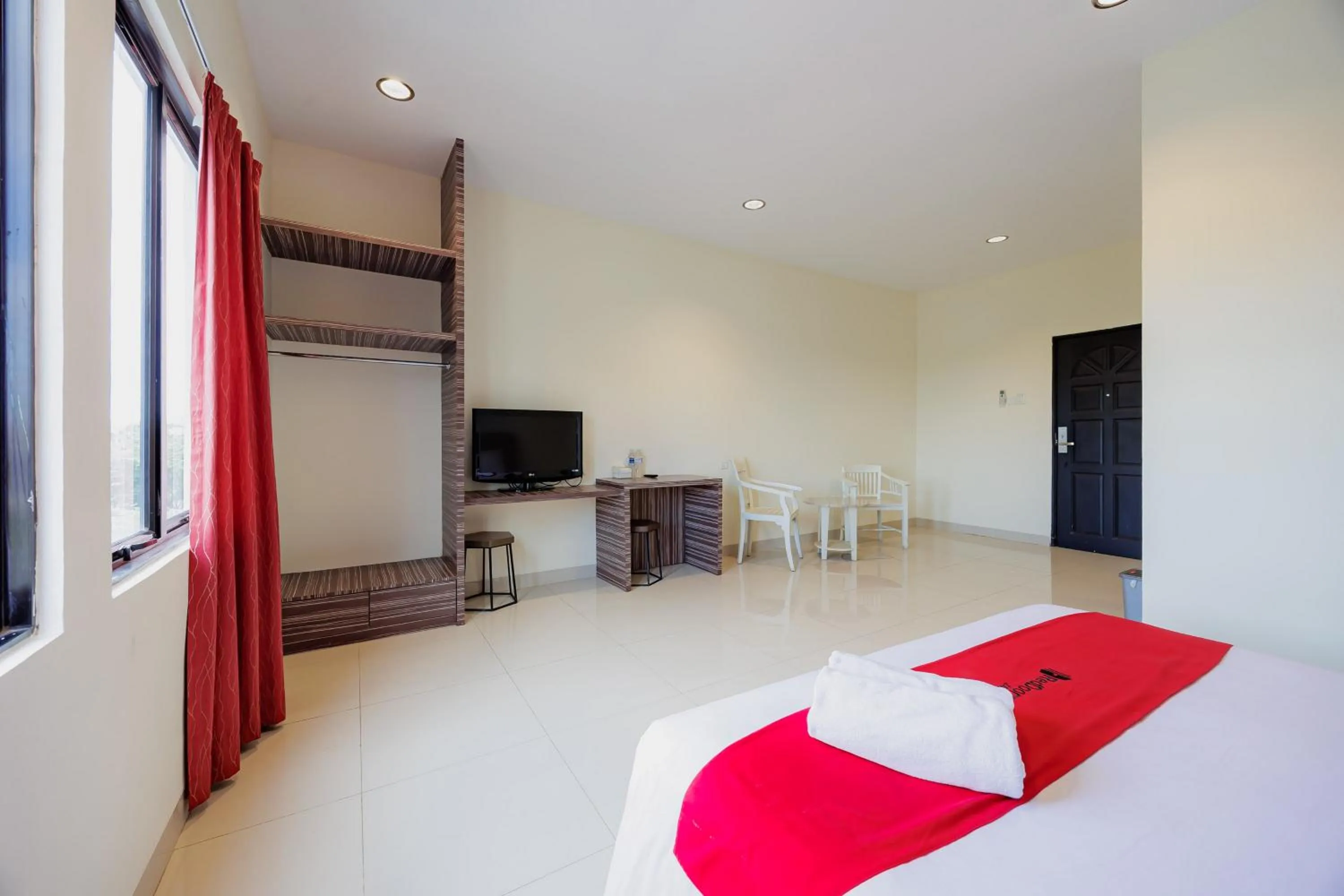 Bedroom in RedDoorz Plus near Ferry Terminal Batam Center