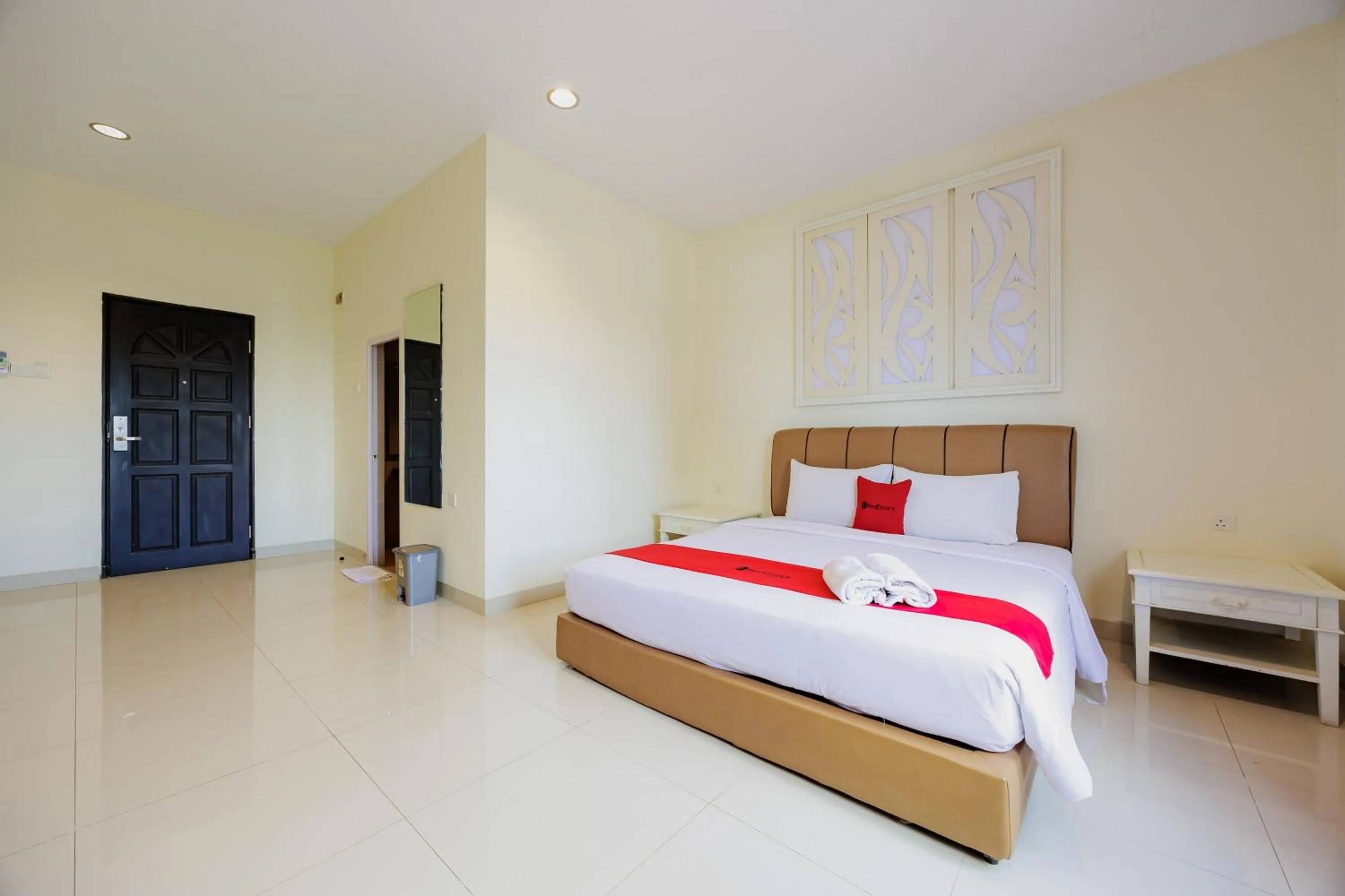 Bedroom in RedDoorz Plus near Ferry Terminal Batam Center
