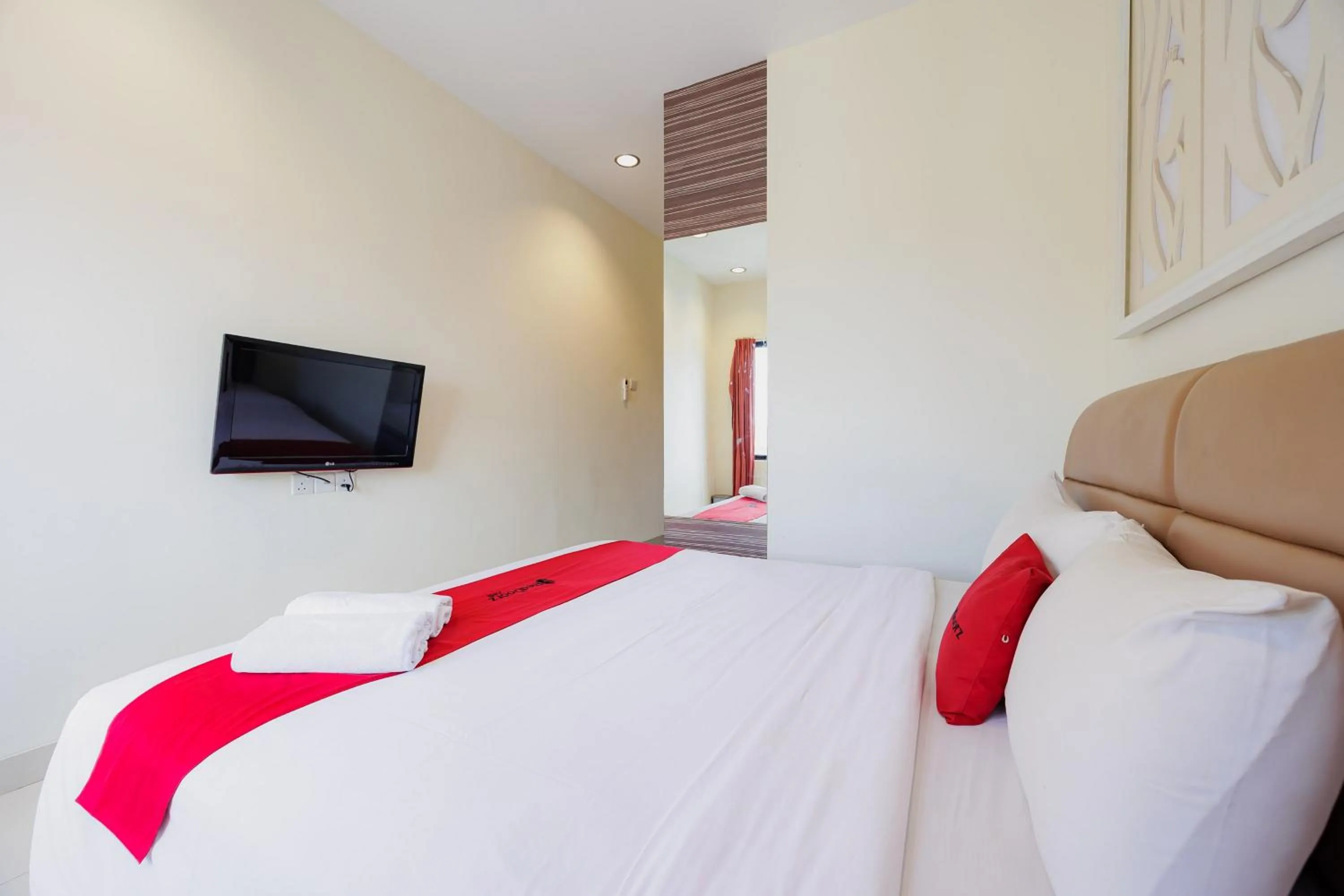 Bedroom in RedDoorz Plus near Ferry Terminal Batam Center