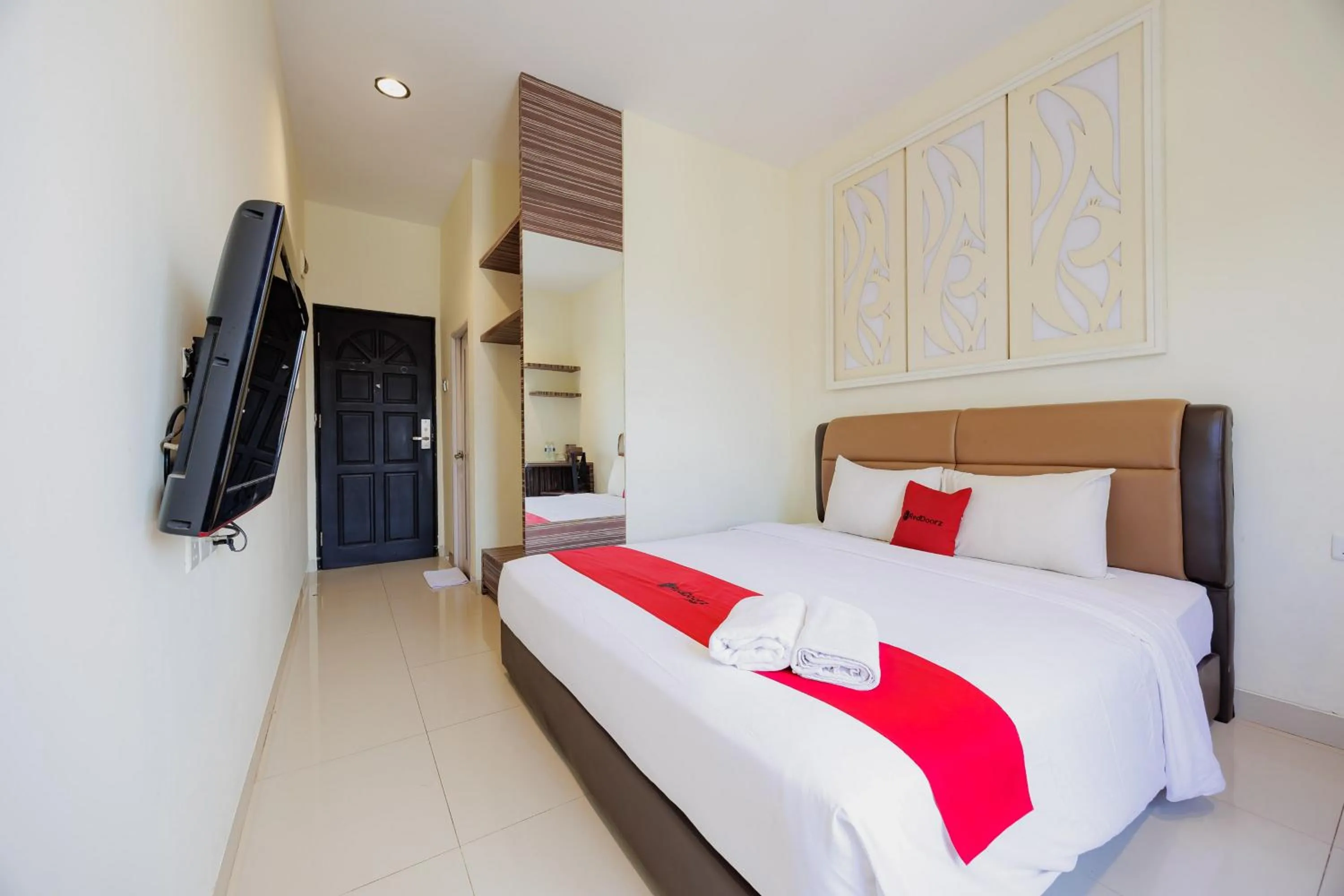 Bedroom in RedDoorz Plus near Ferry Terminal Batam Center