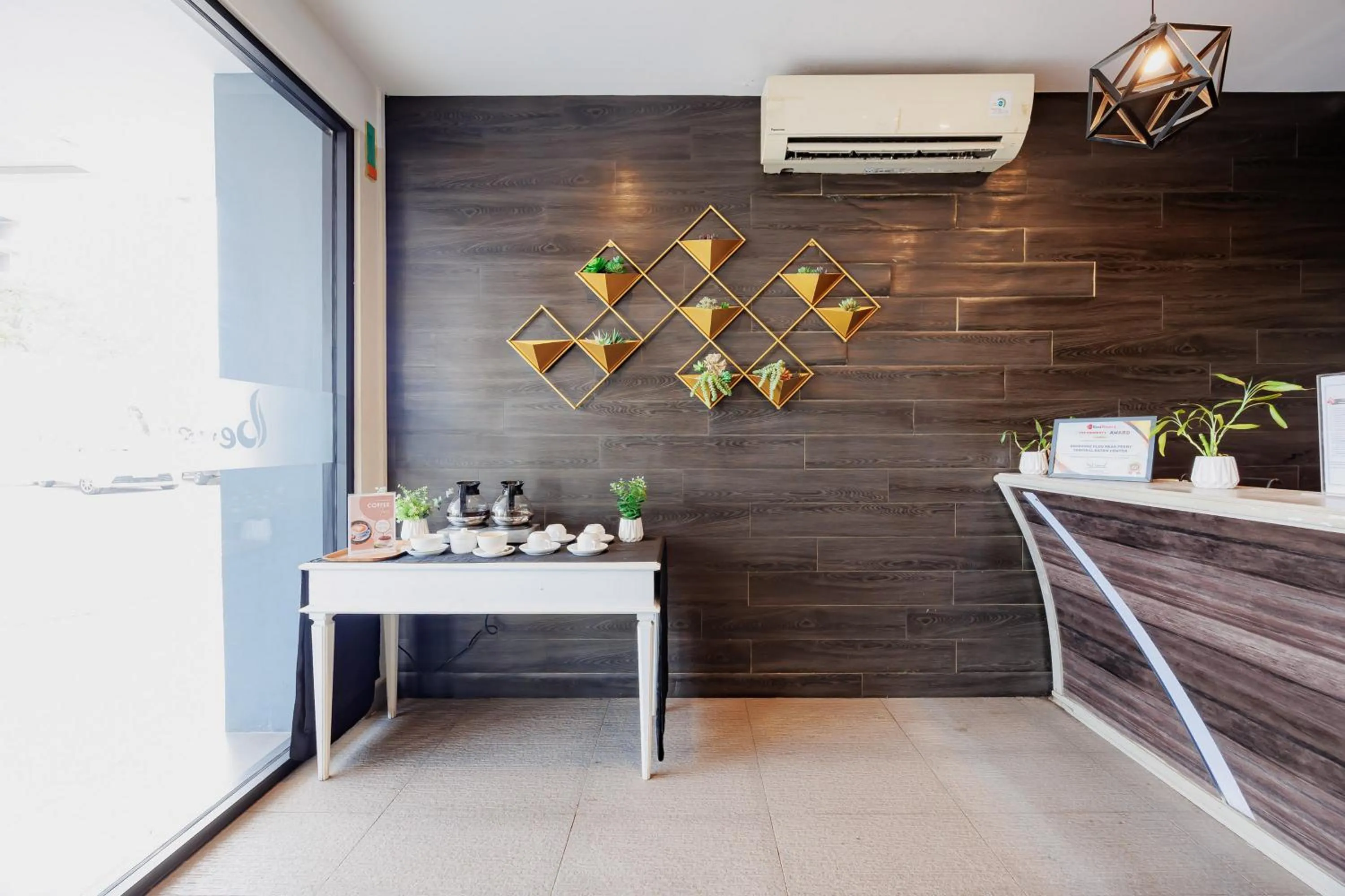 Lobby or reception in RedDoorz Plus near Ferry Terminal Batam Center