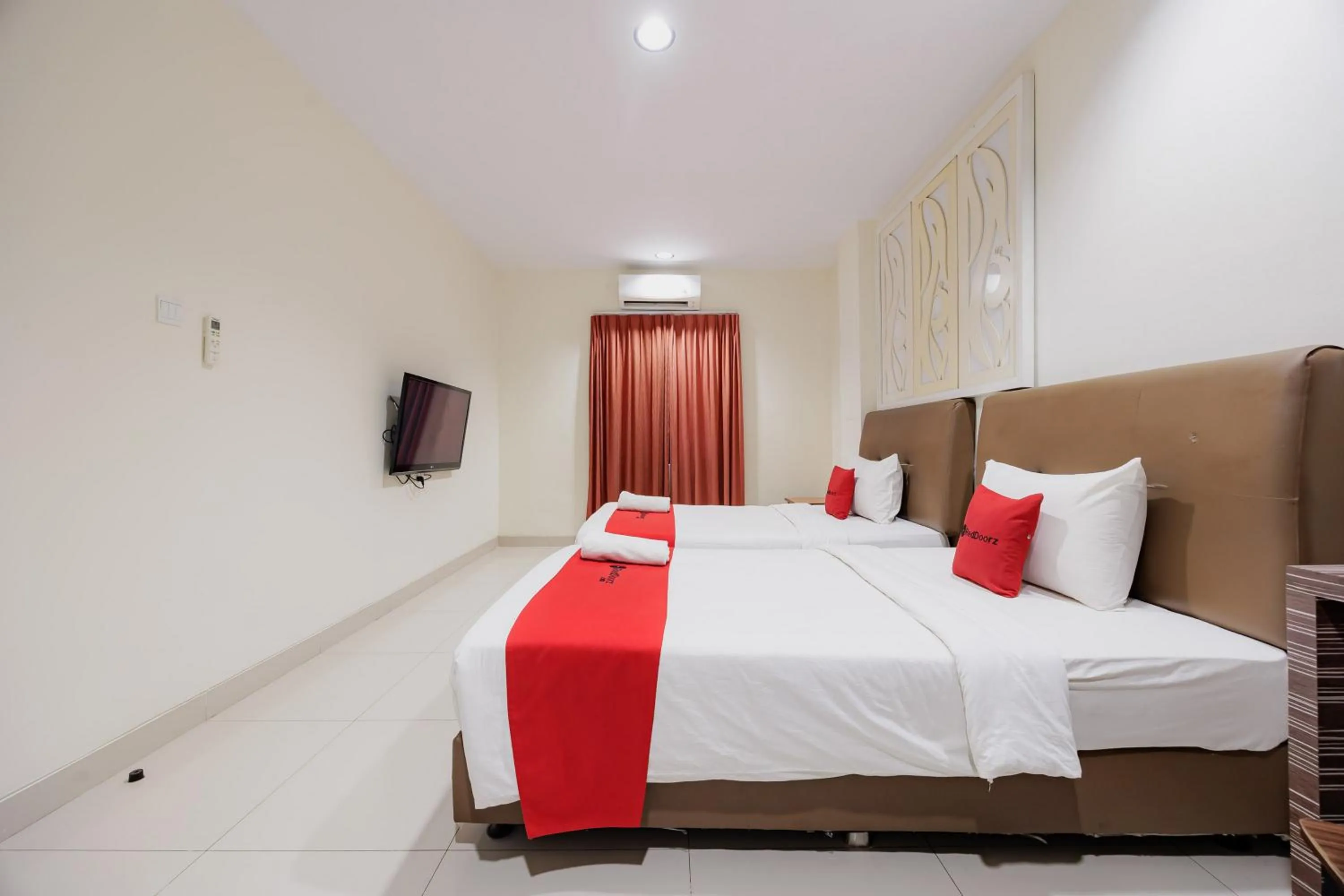 Bedroom in RedDoorz Plus near Ferry Terminal Batam Center