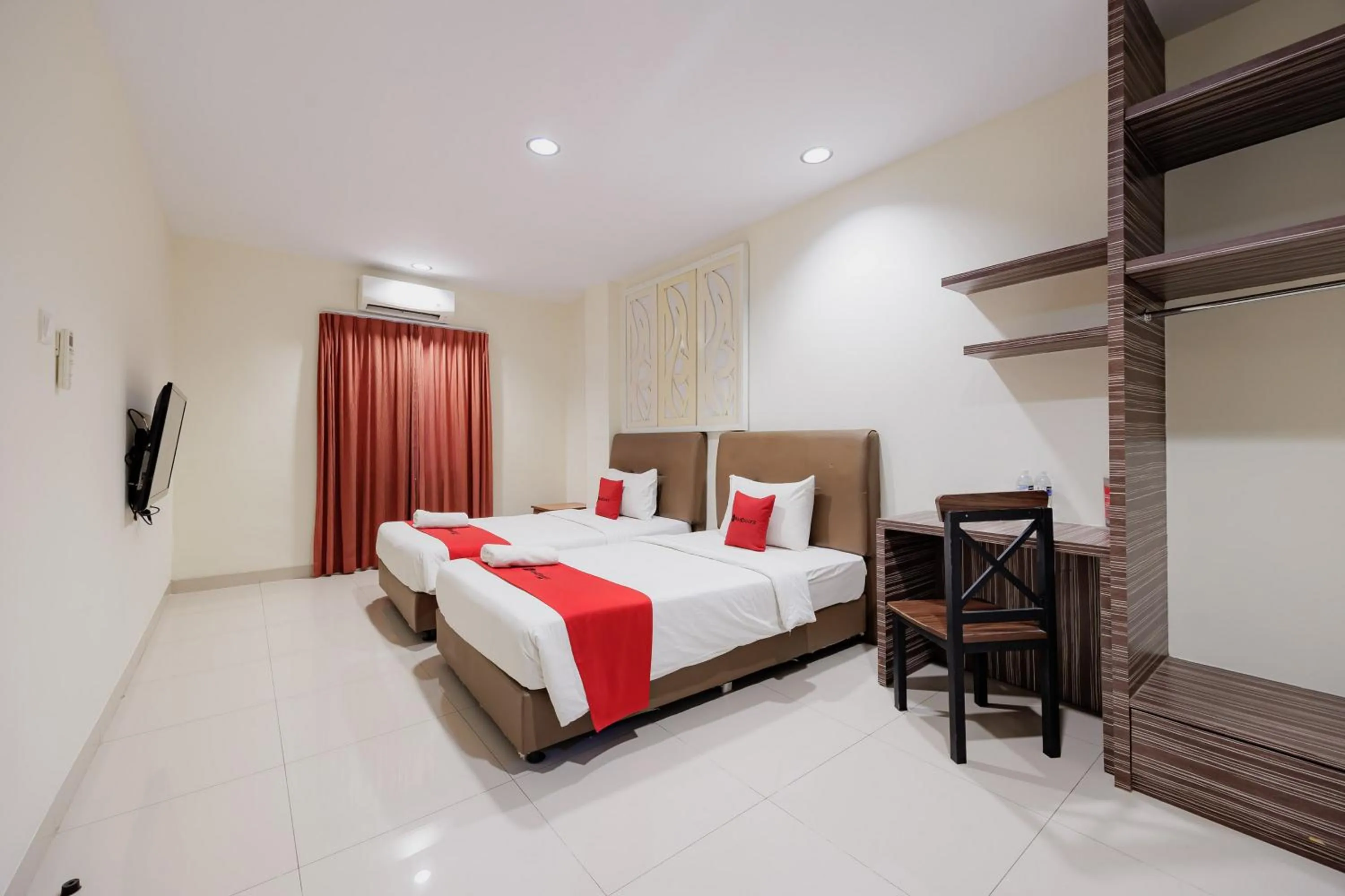 Bedroom in RedDoorz Plus near Ferry Terminal Batam Center