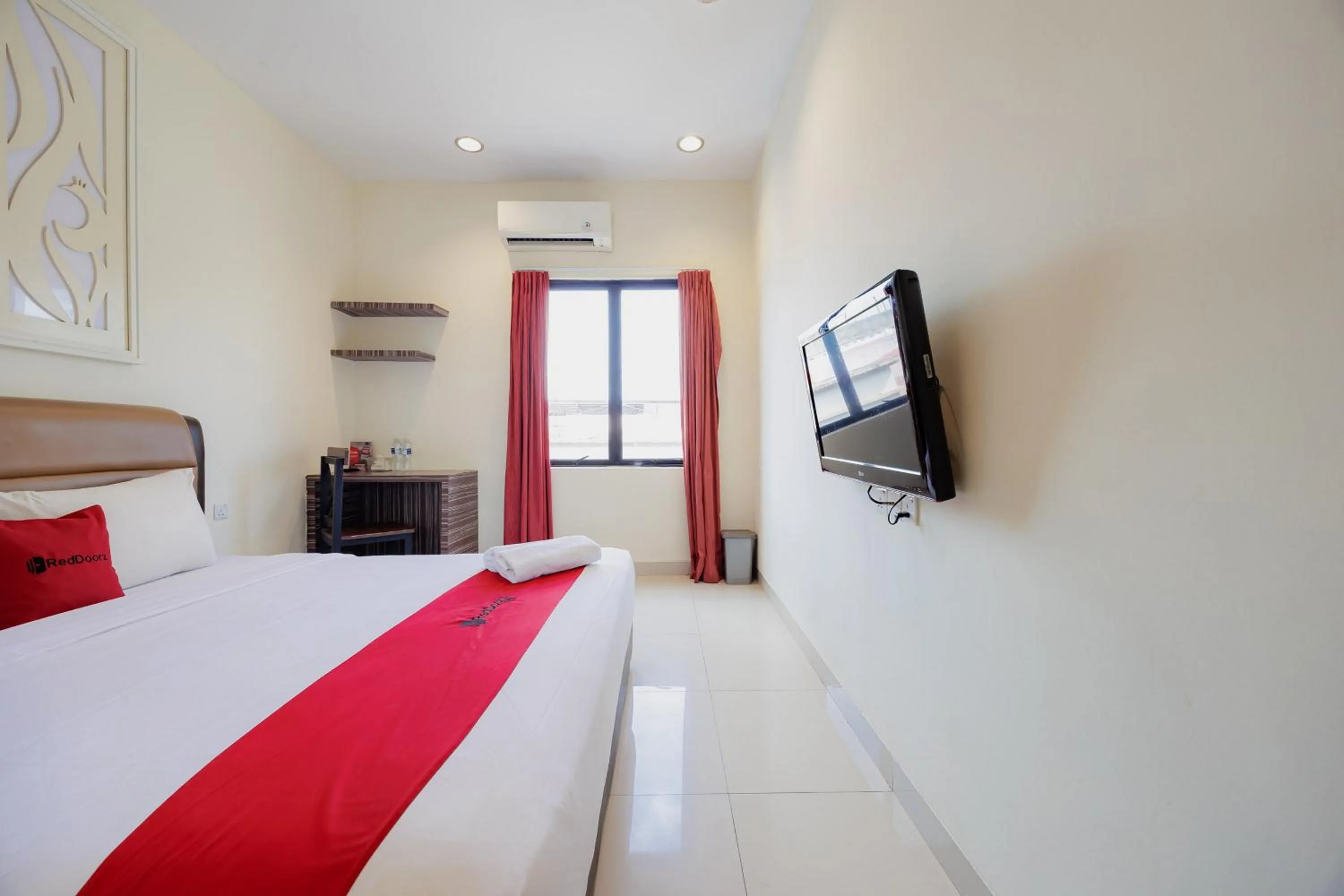 Bedroom in RedDoorz Plus near Ferry Terminal Batam Center