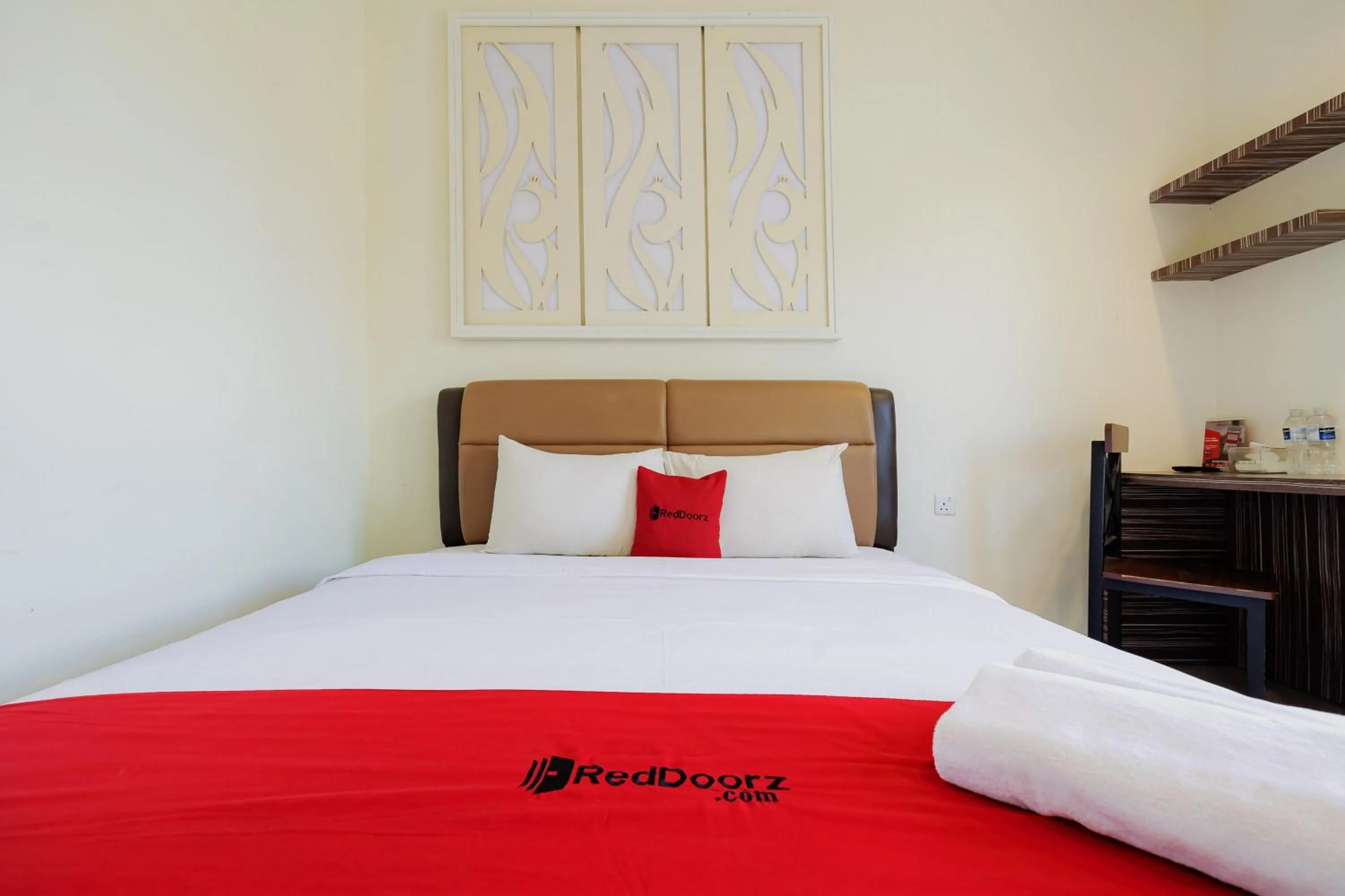 Bedroom in RedDoorz Plus near Ferry Terminal Batam Center